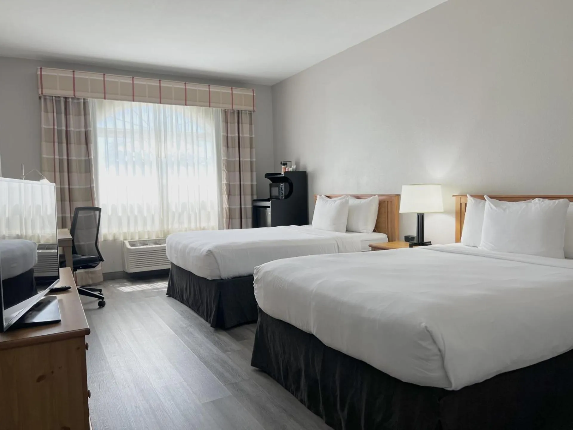 Bed in Country Inn & Suites by Radisson, Tucson Airport, AZ