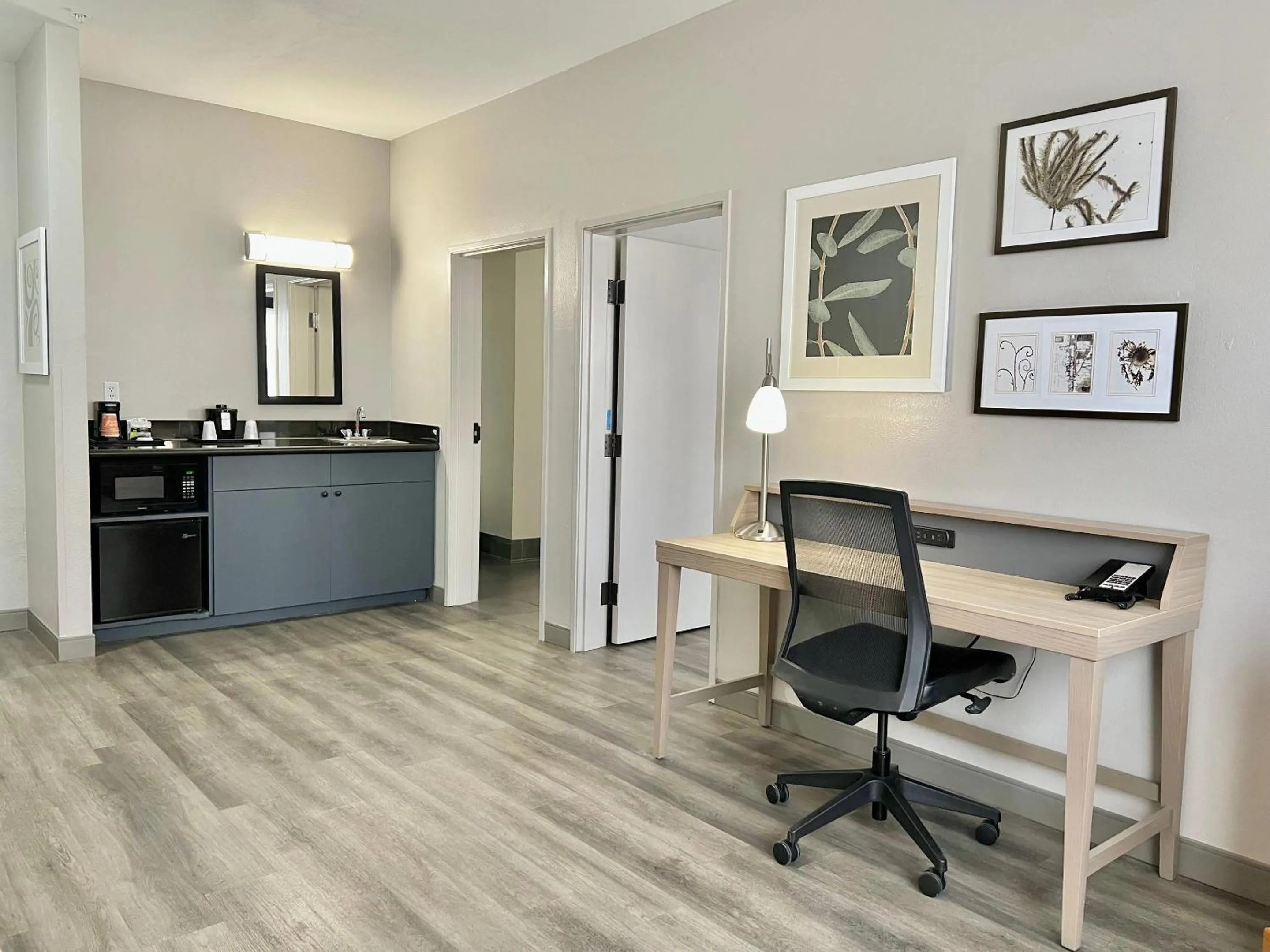 Bedroom in Country Inn & Suites by Radisson, Tucson Airport, AZ