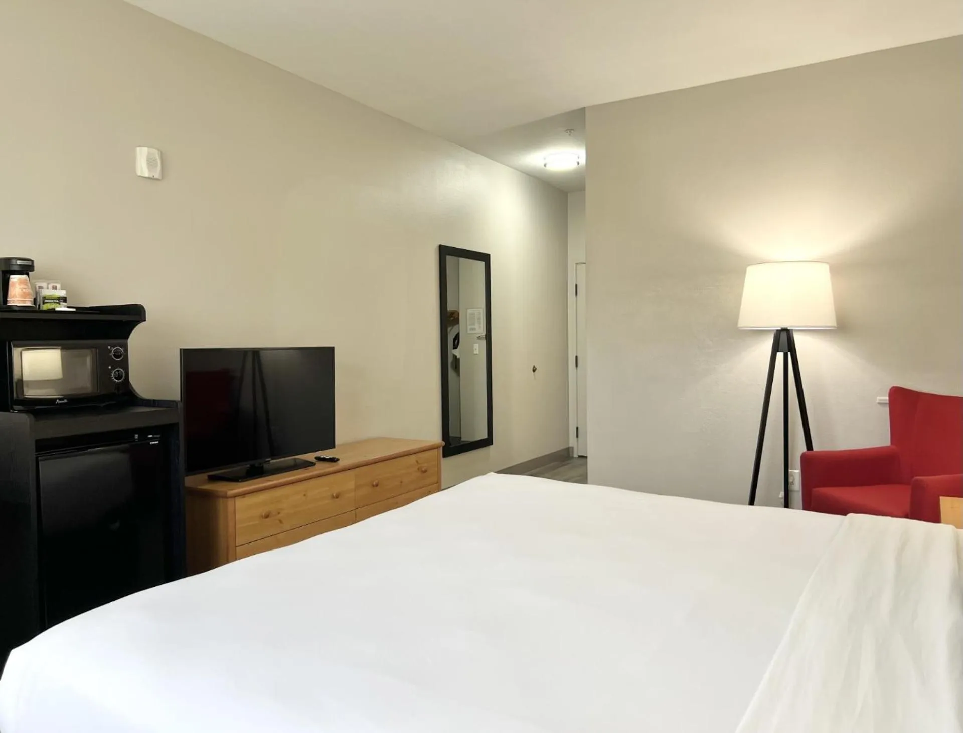 Bed in Country Inn & Suites by Radisson, Tucson Airport, AZ