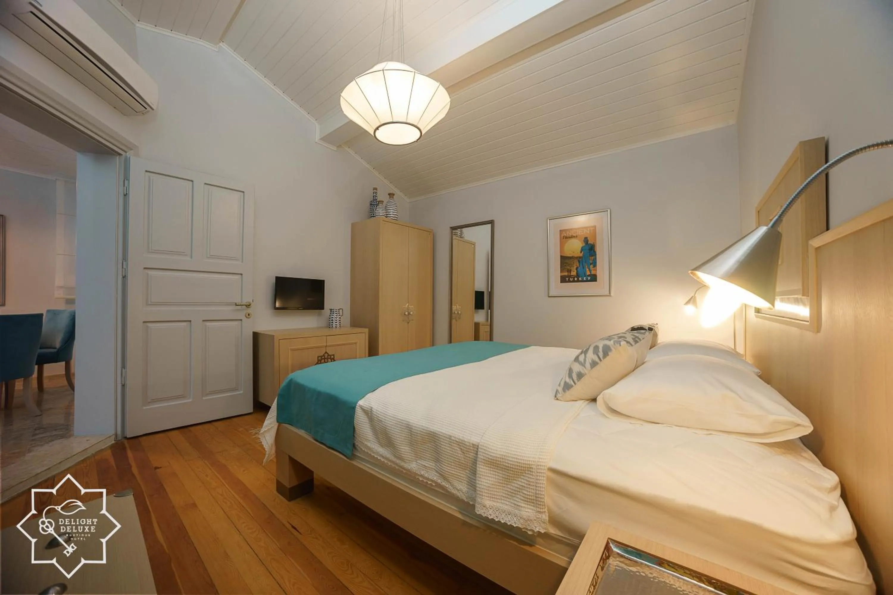 Bedroom, Bed in Delight Deluxe Hotel