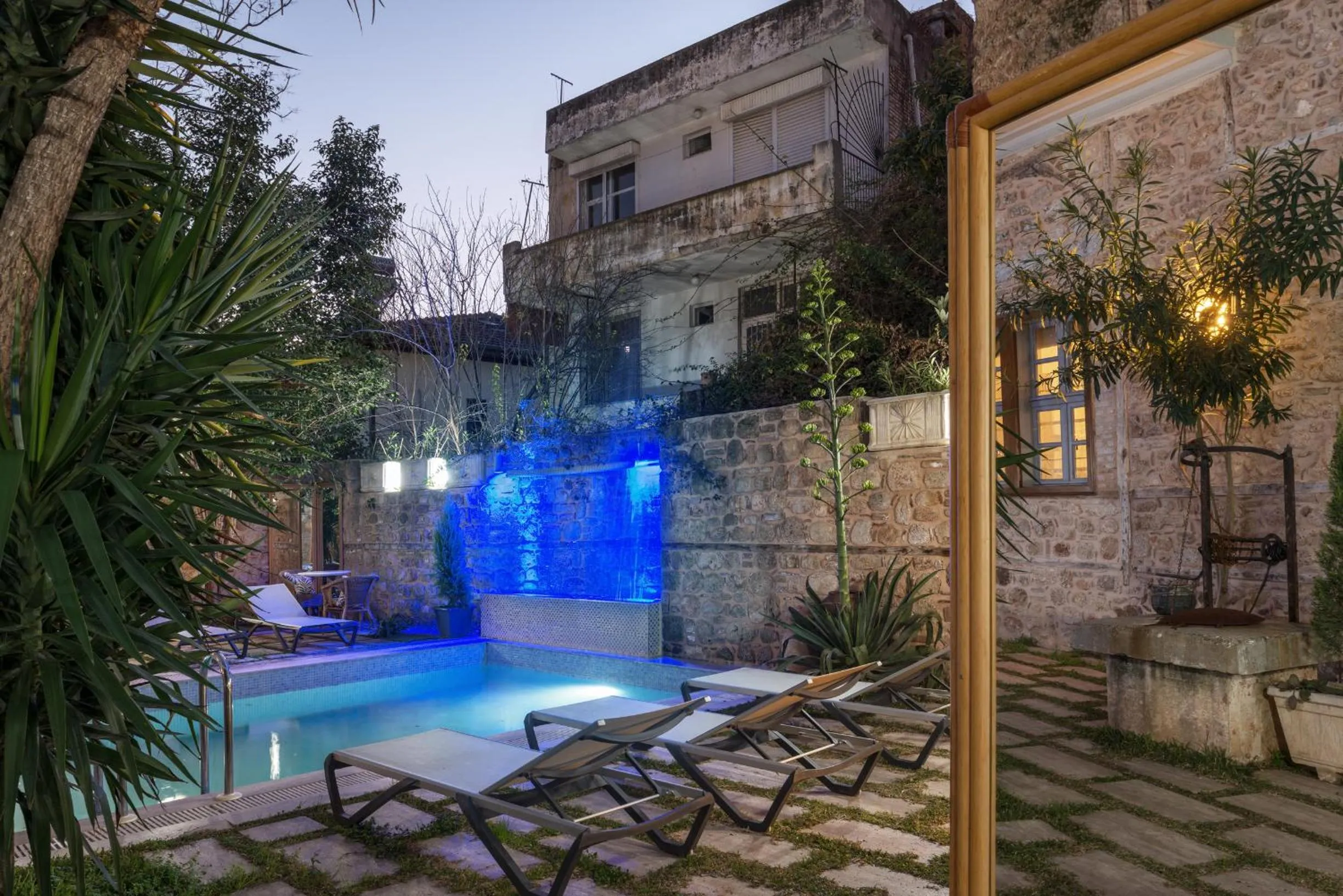 Swimming pool in Delight Deluxe Hotel