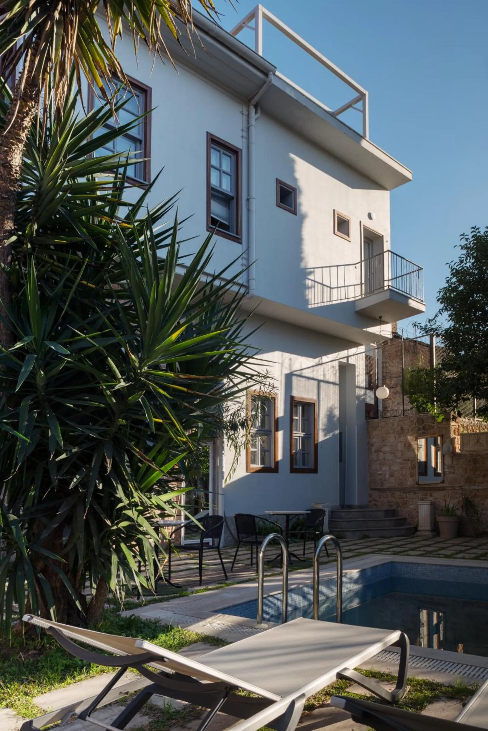 Swimming pool in Delight Deluxe Hotel