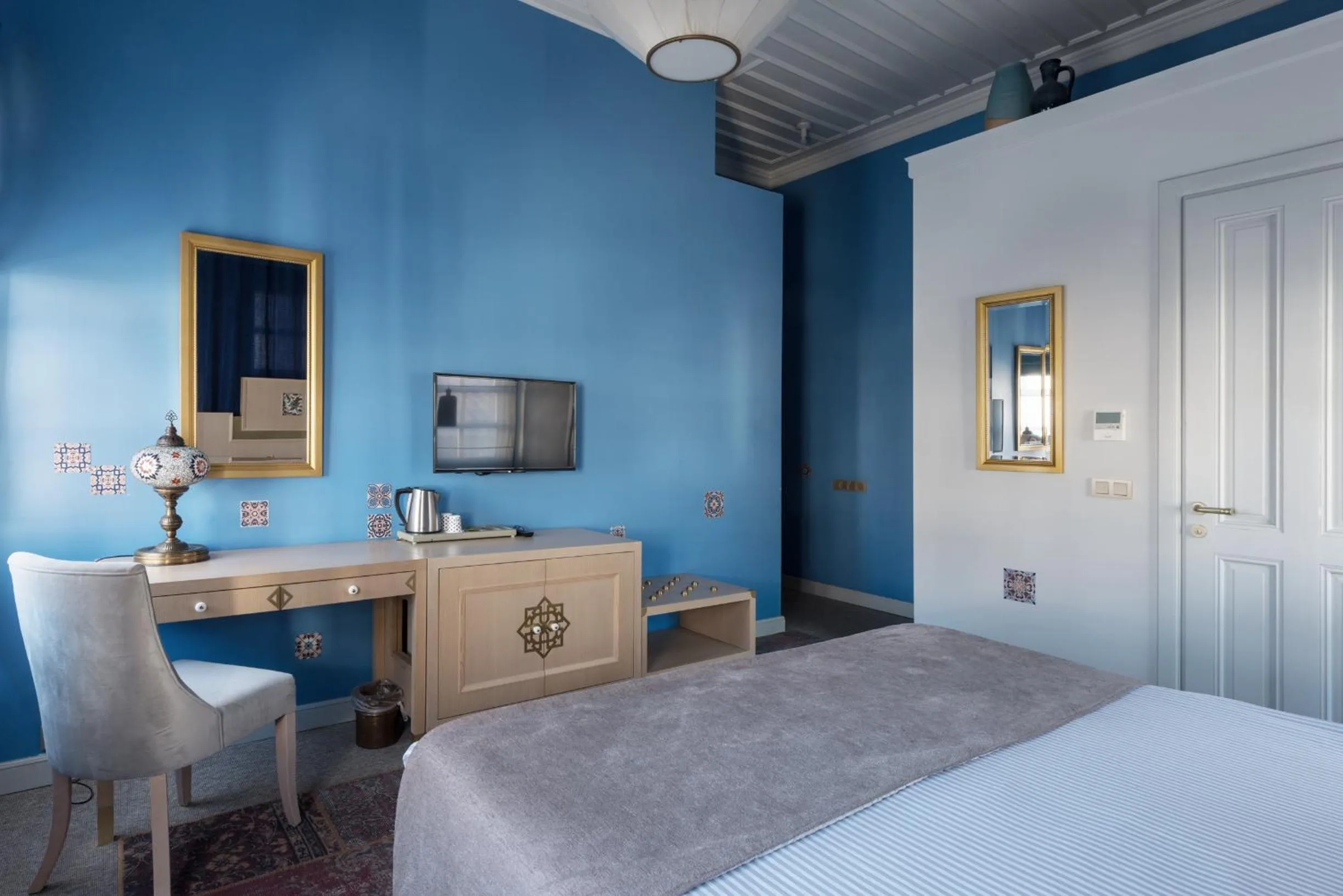 Bed in Delight Deluxe Hotel