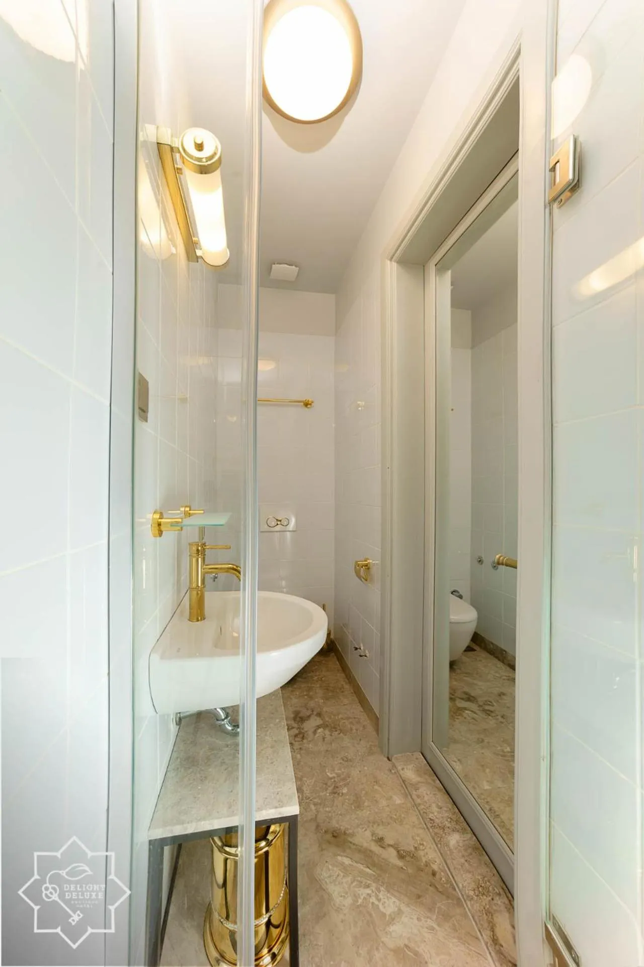 Toilet in Delight Deluxe Hotel