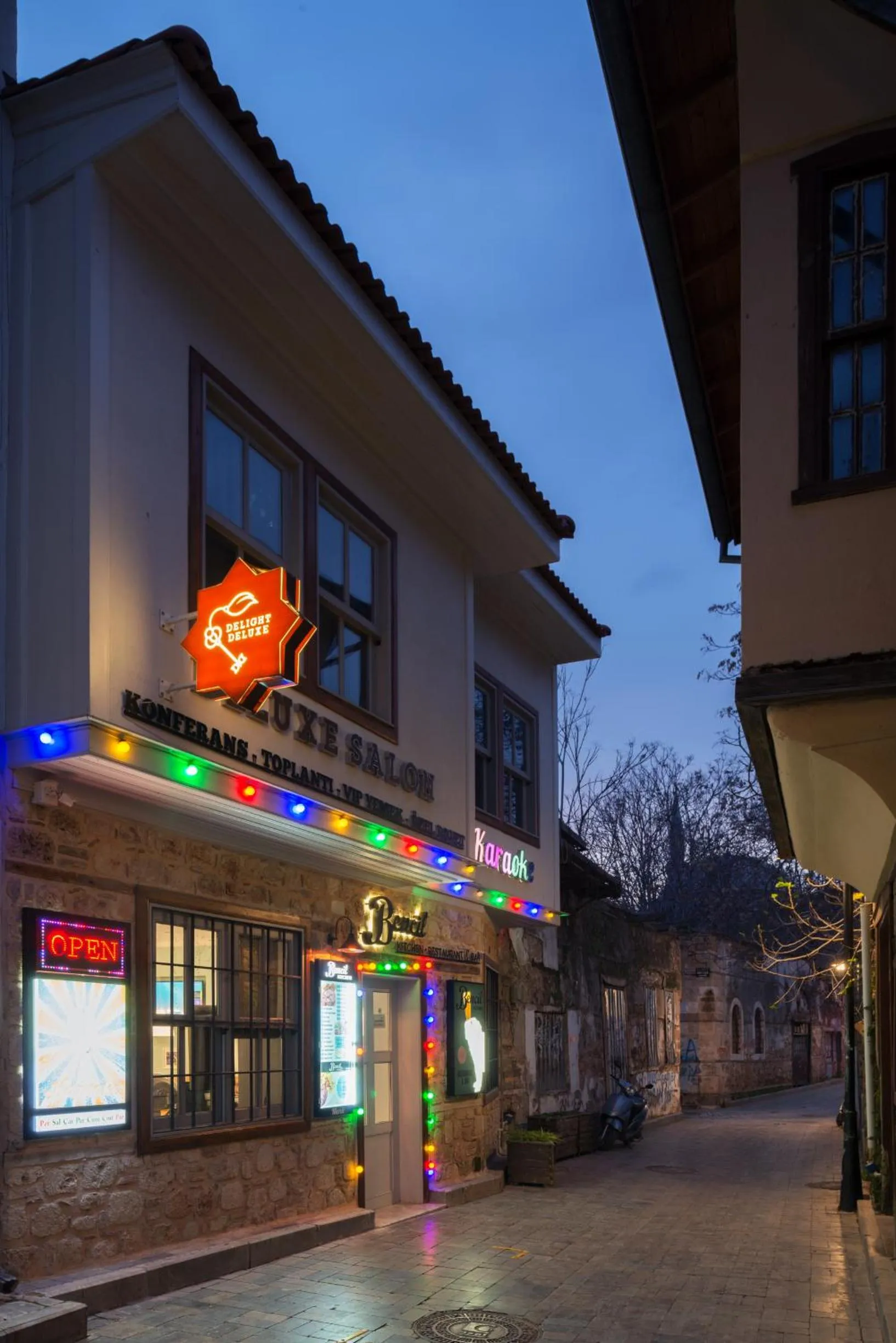 Restaurant/places to eat in Delight Deluxe Hotel