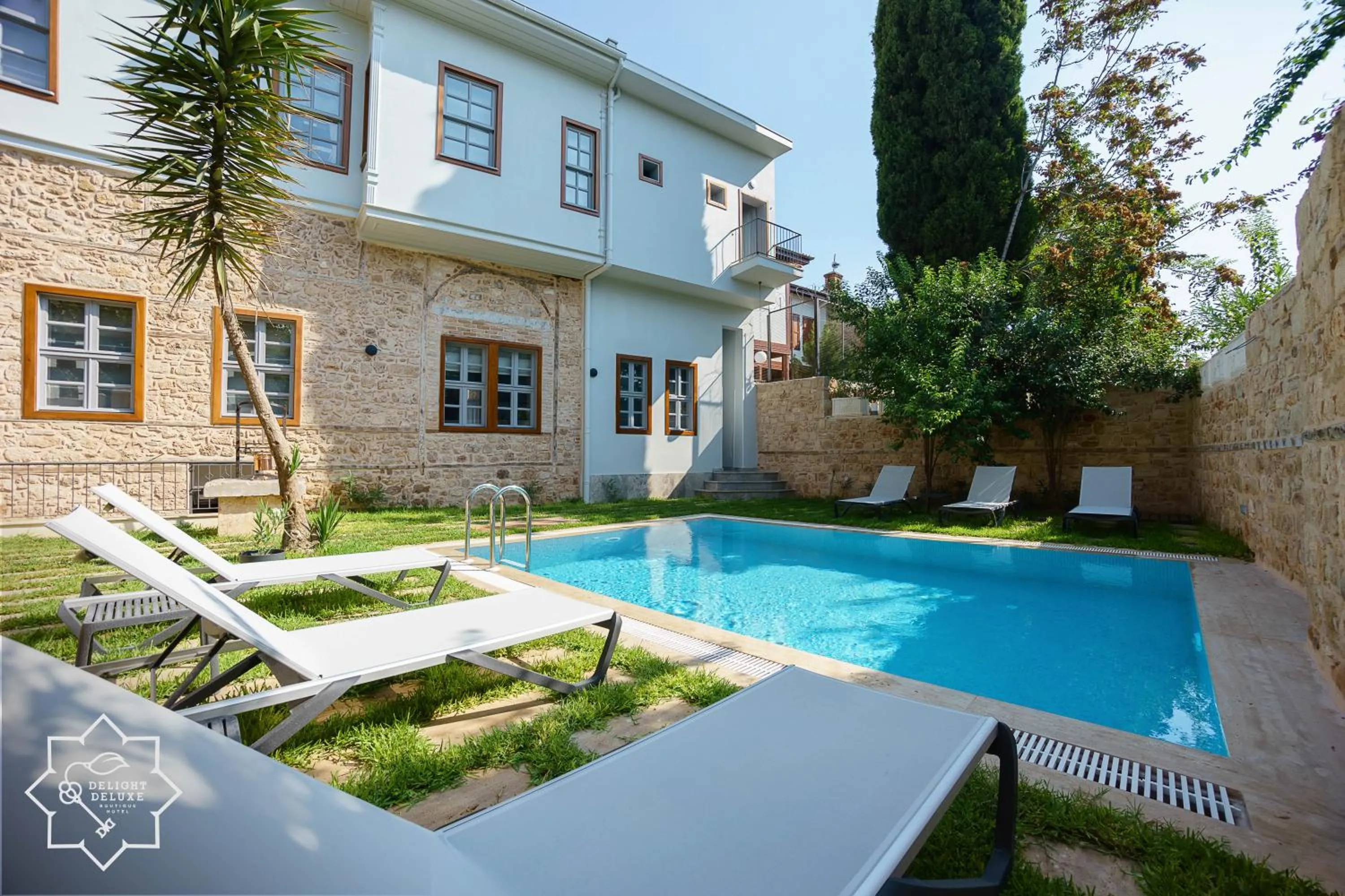 Swimming pool in Delight Deluxe Hotel