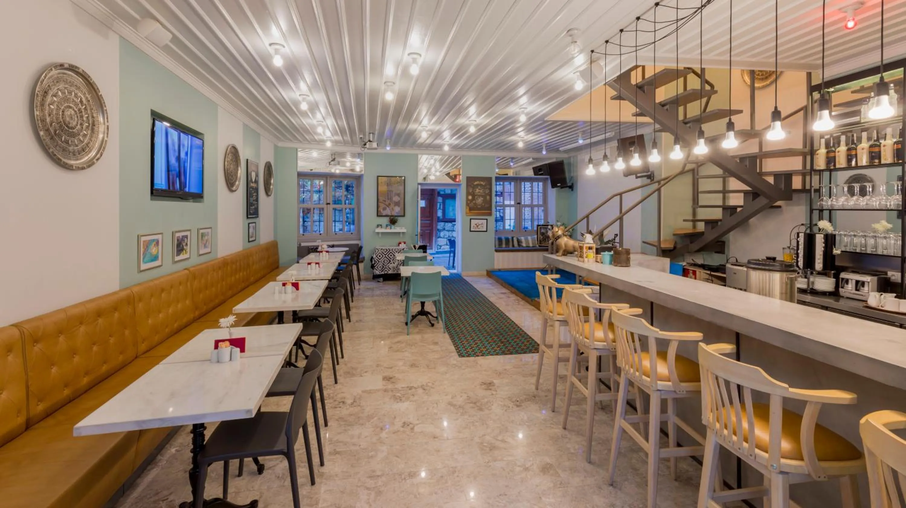 Restaurant/places to eat in Delight Deluxe Hotel