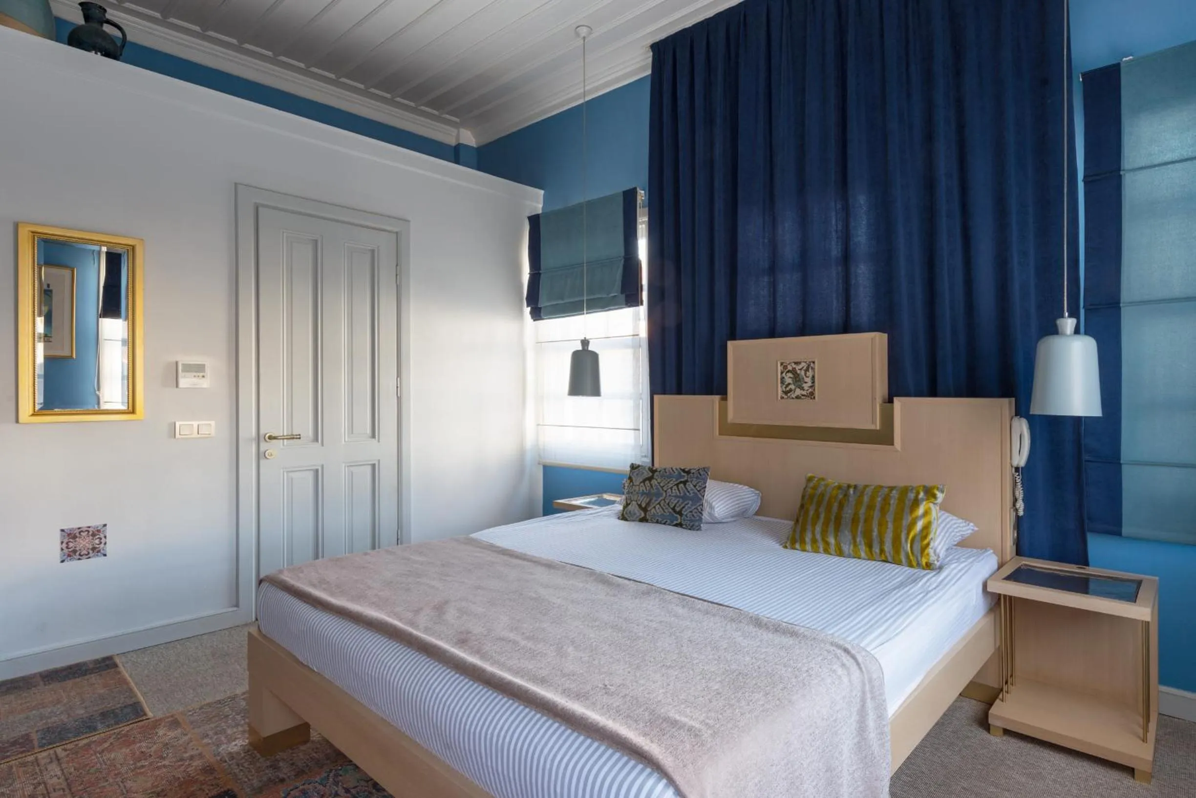 Bed in Delight Deluxe Hotel