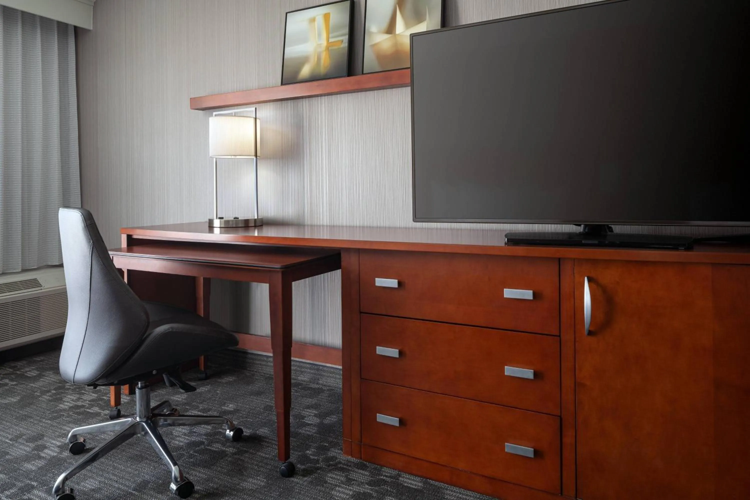 Photo of the whole room in Courtyard San Francisco Larkspur Landing/Marin County