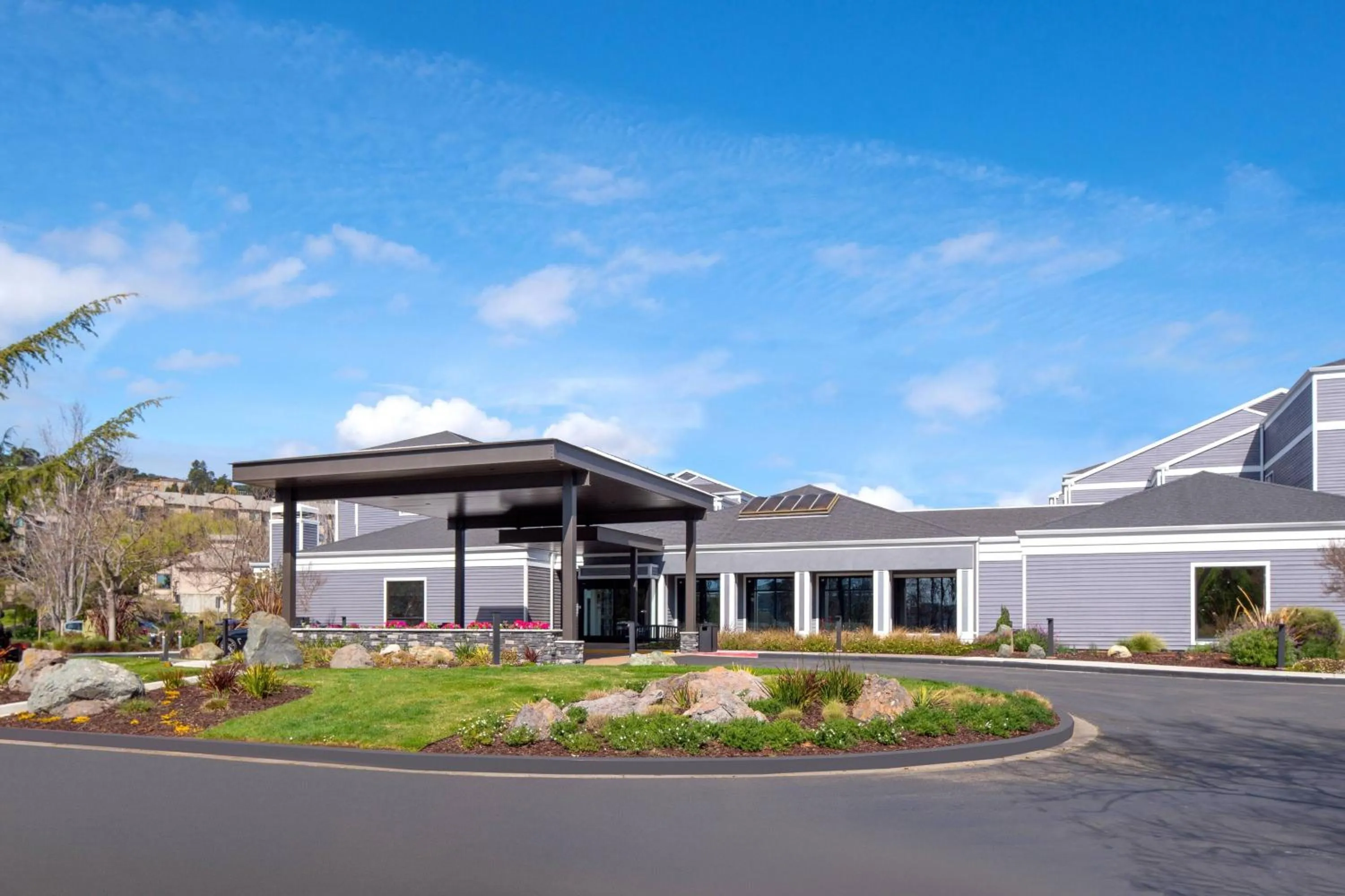 Property building in Courtyard San Francisco Larkspur Landing/Marin County
