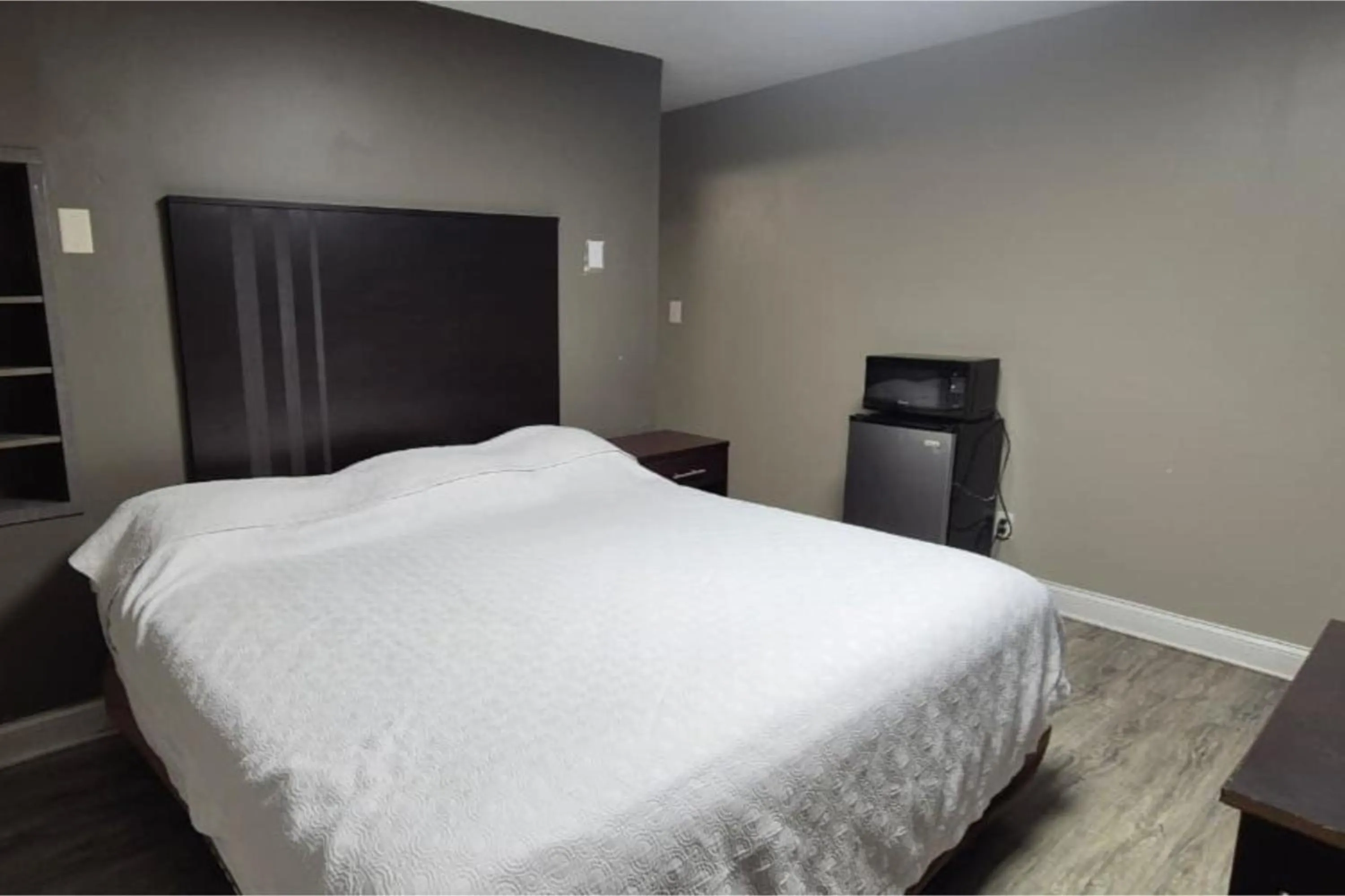Bedroom, Bed in Economy Inn Merrillville By Townhouse I 65