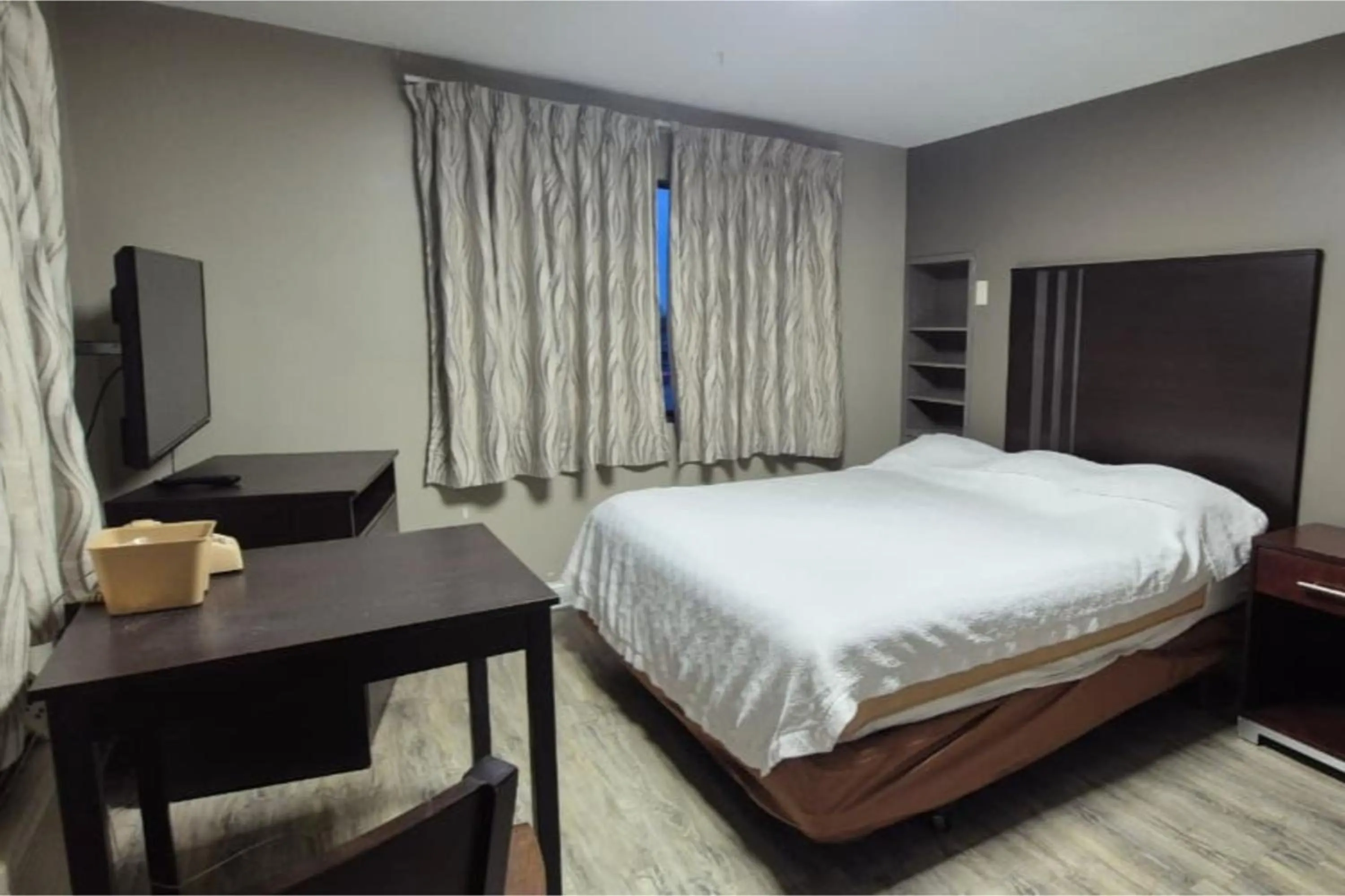 Bedroom, Bed in Economy Inn Merrillville By Townhouse I 65