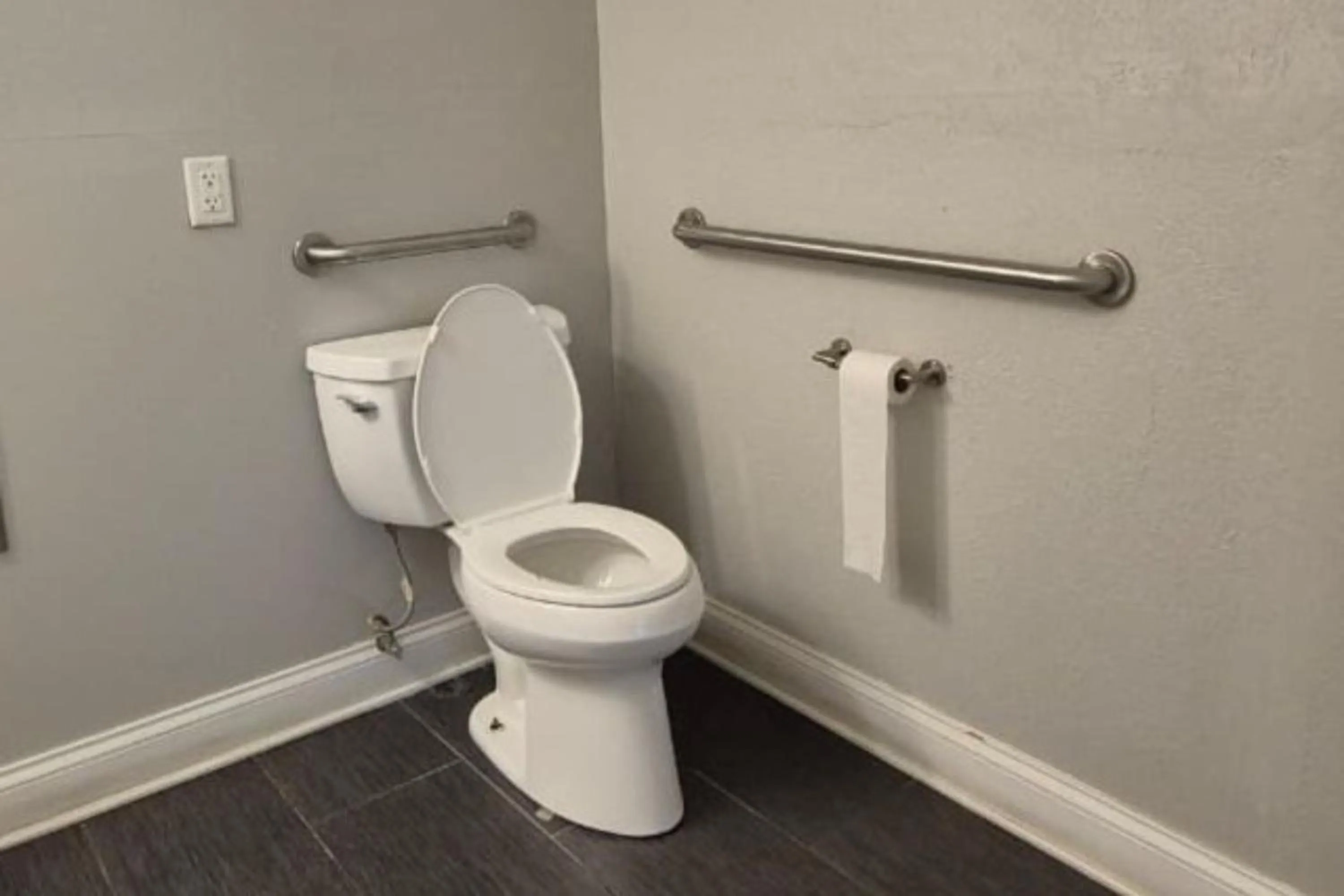 Bathroom in Economy Inn Merrillville By Townhouse I 65