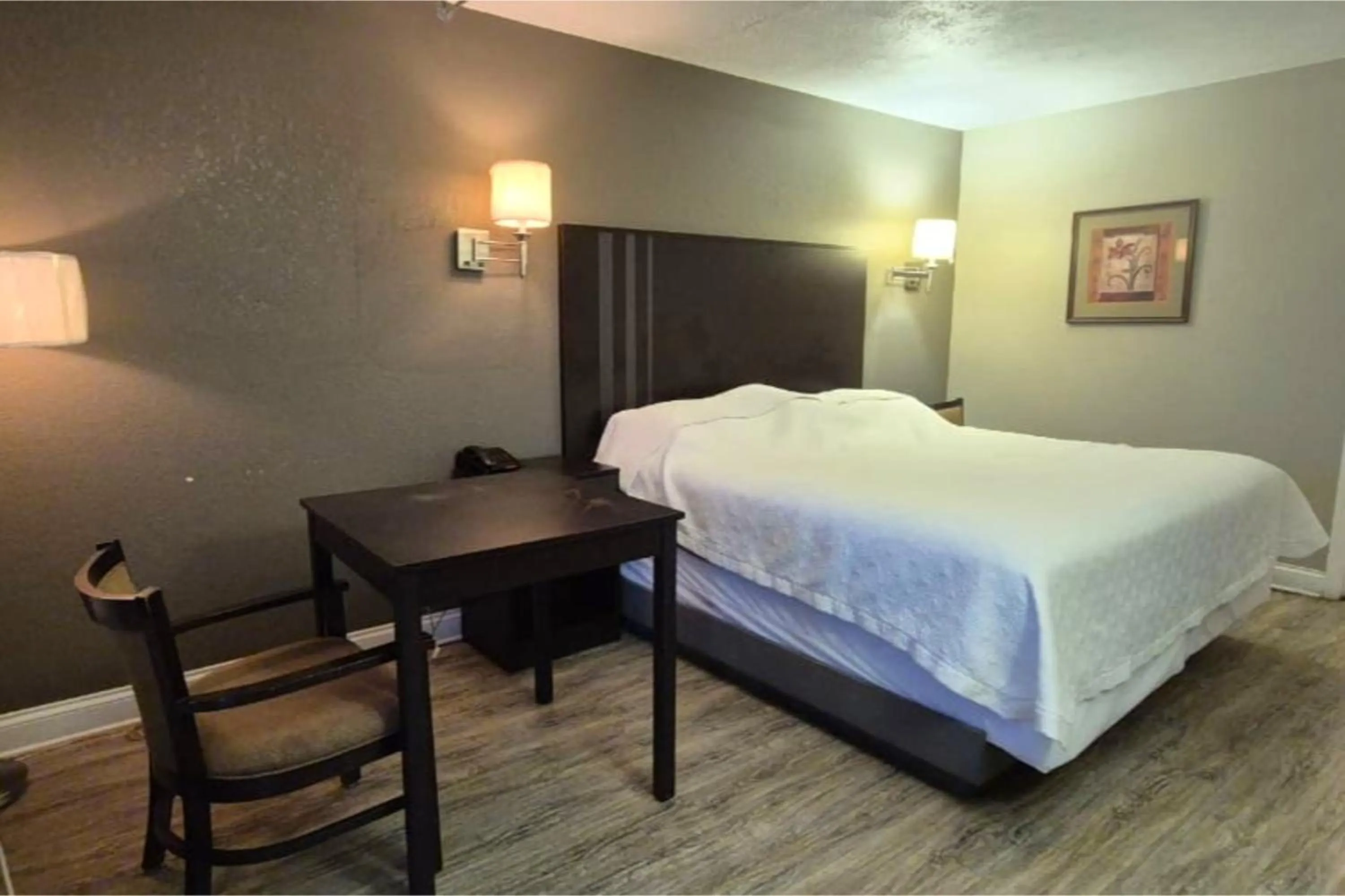 Bedroom, Bed in Economy Inn Merrillville By Townhouse I 65