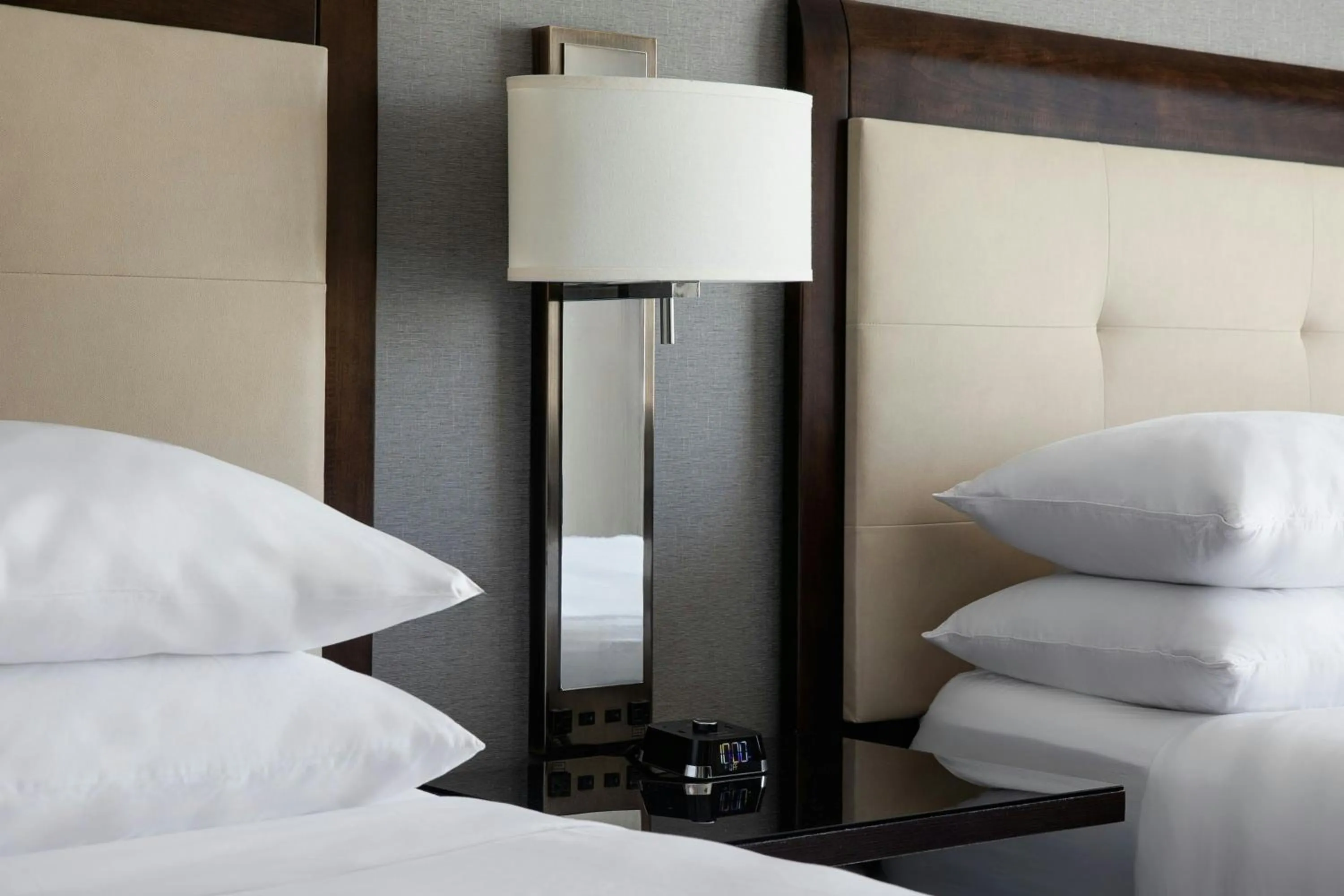 Photo of the whole room, Bed in Marriott St. Louis Airport