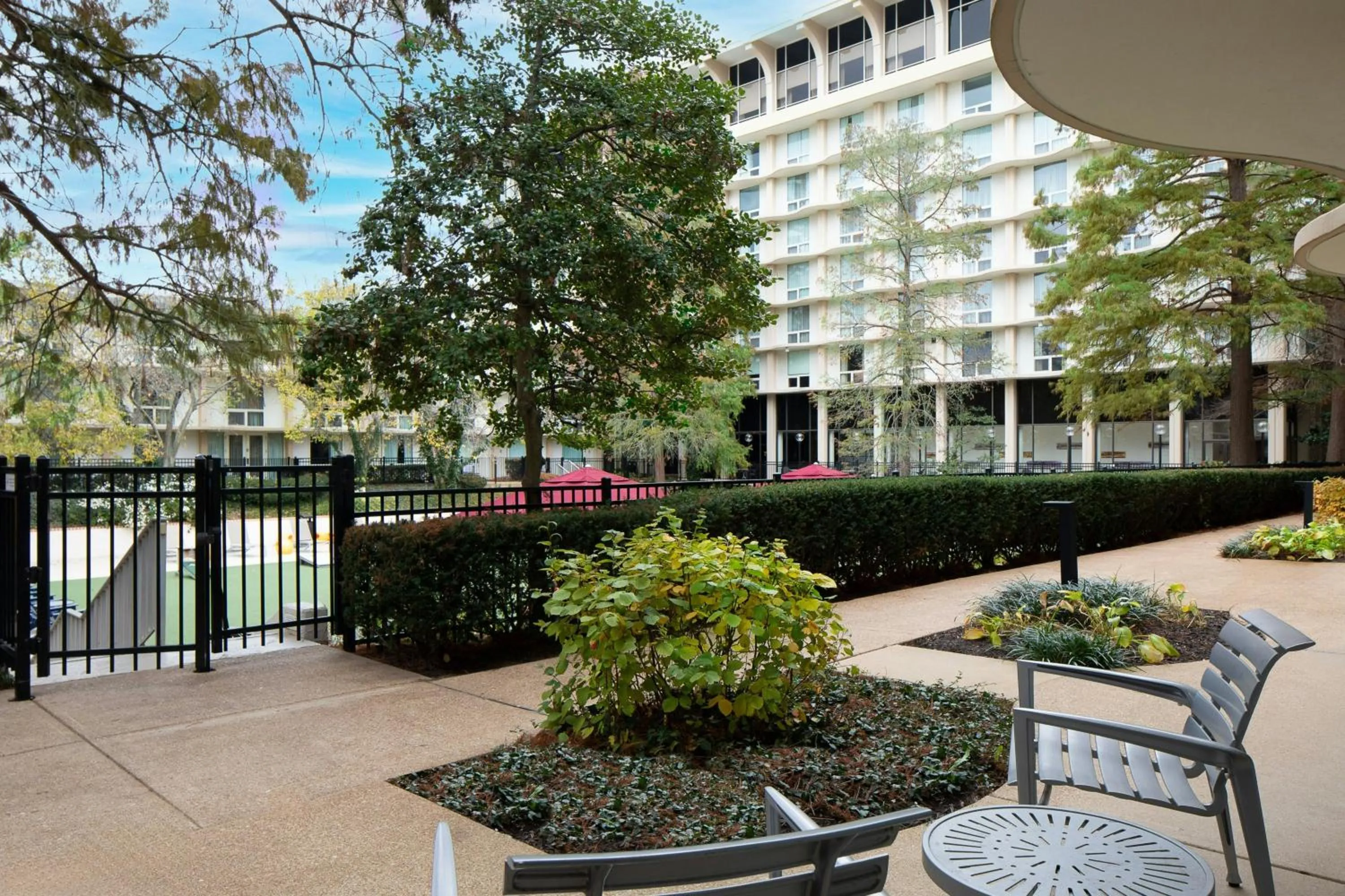 Photo of the whole room in Marriott St. Louis Airport