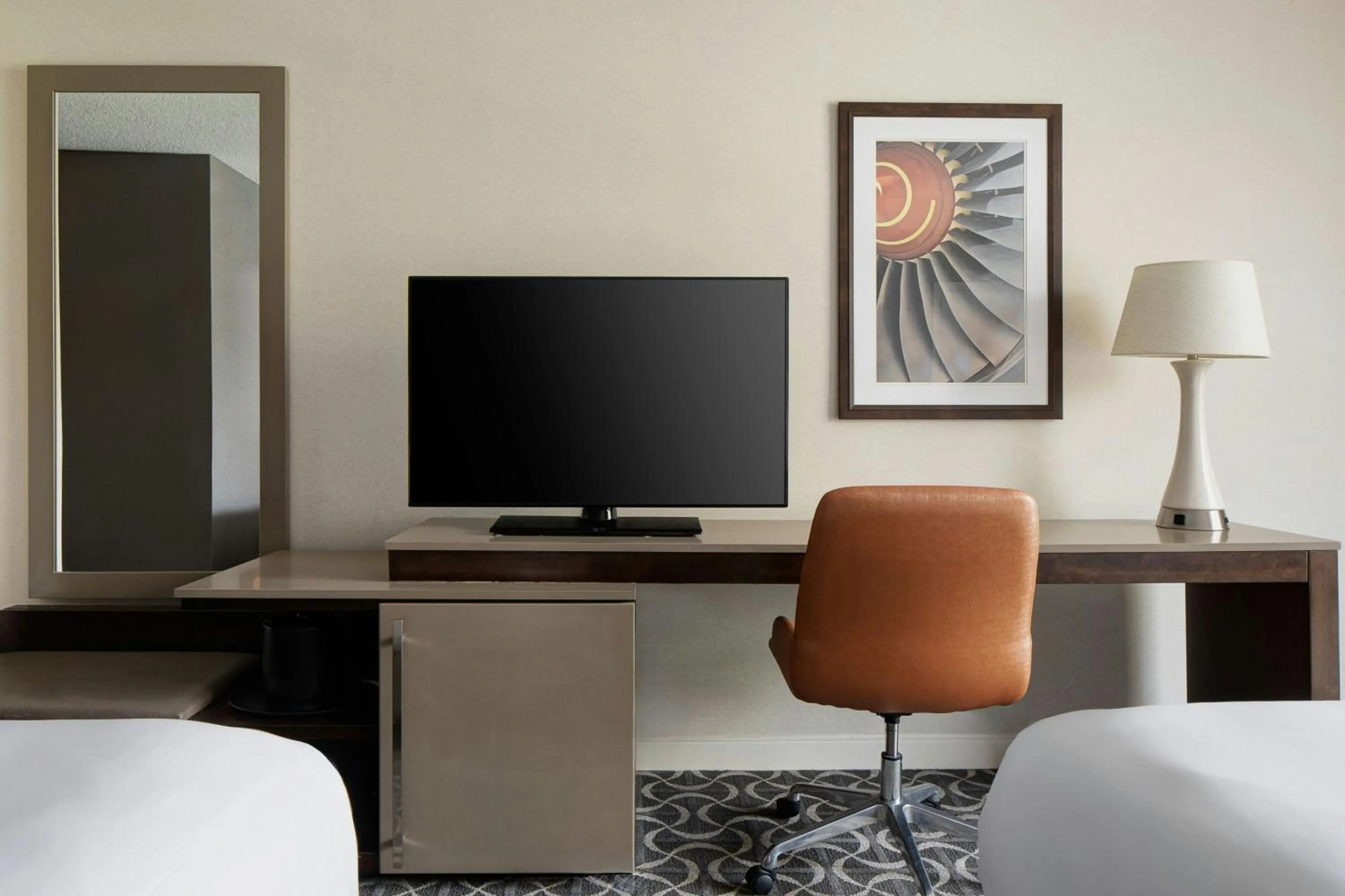 Photo of the whole room, Bed in Marriott St. Louis Airport