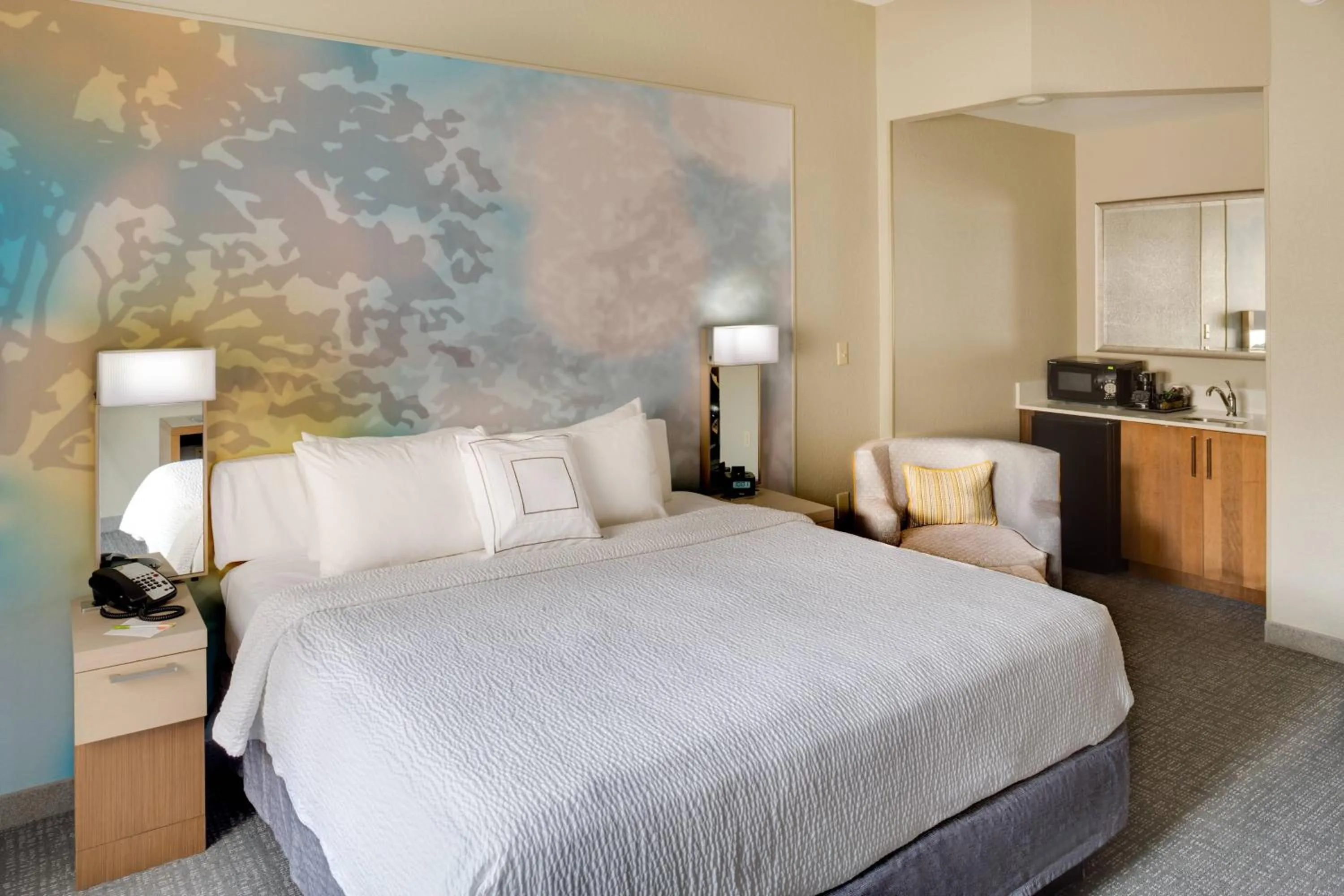 Photo of the whole room, Bed in Courtyard St. Louis Airport/Earth City