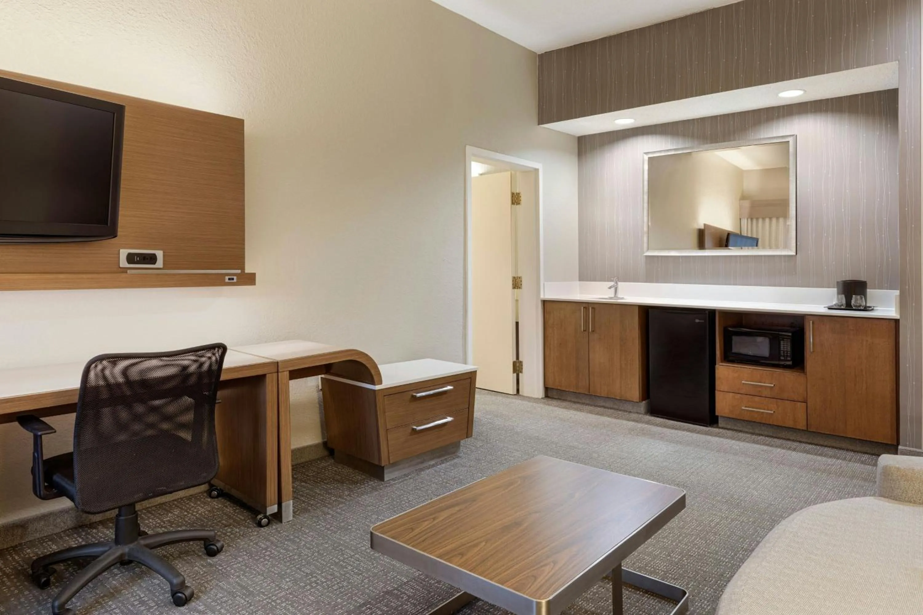 Bedroom in Courtyard St. Louis Airport/Earth City