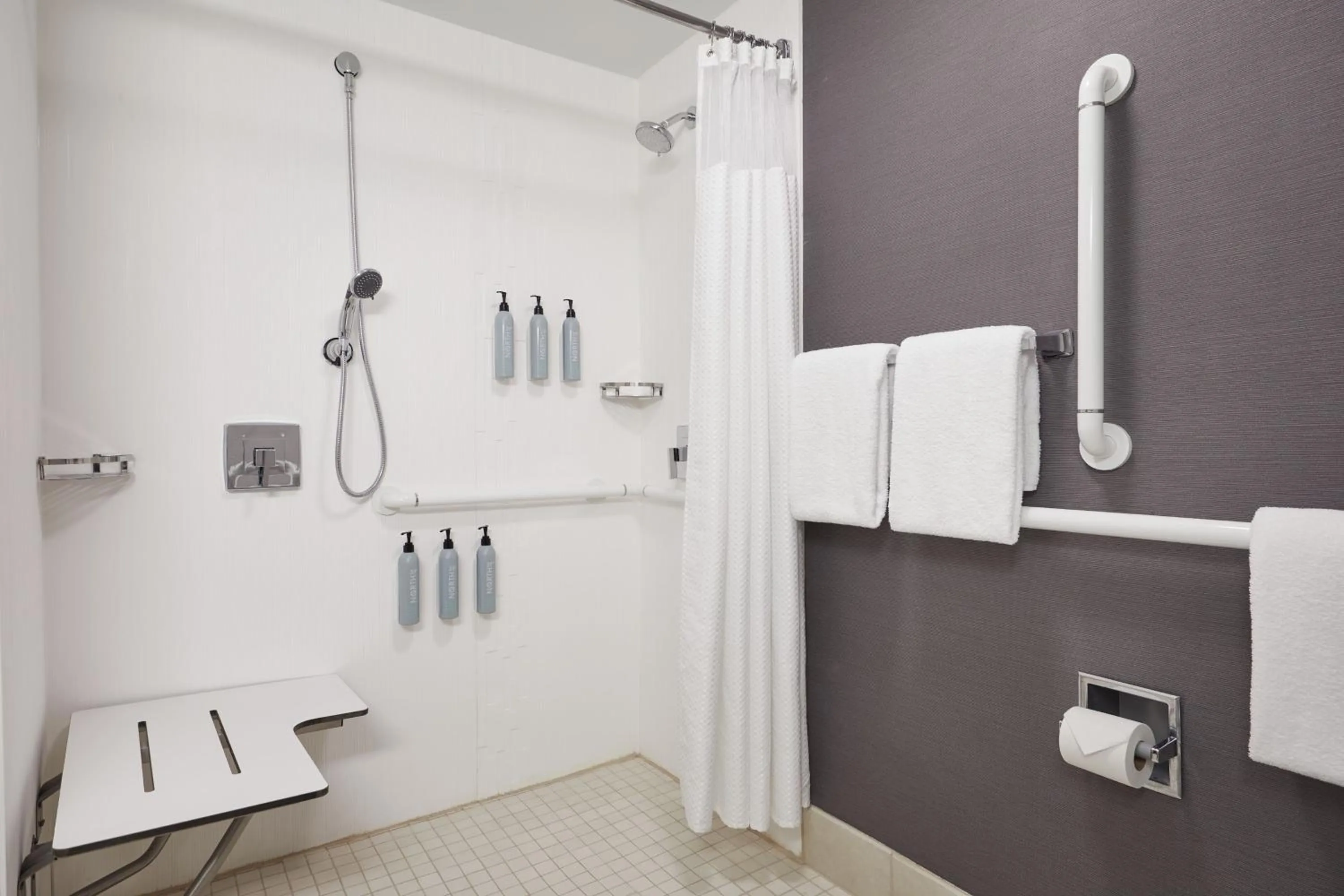 Bathroom in Courtyard by Marriott St. Louis Downtown West