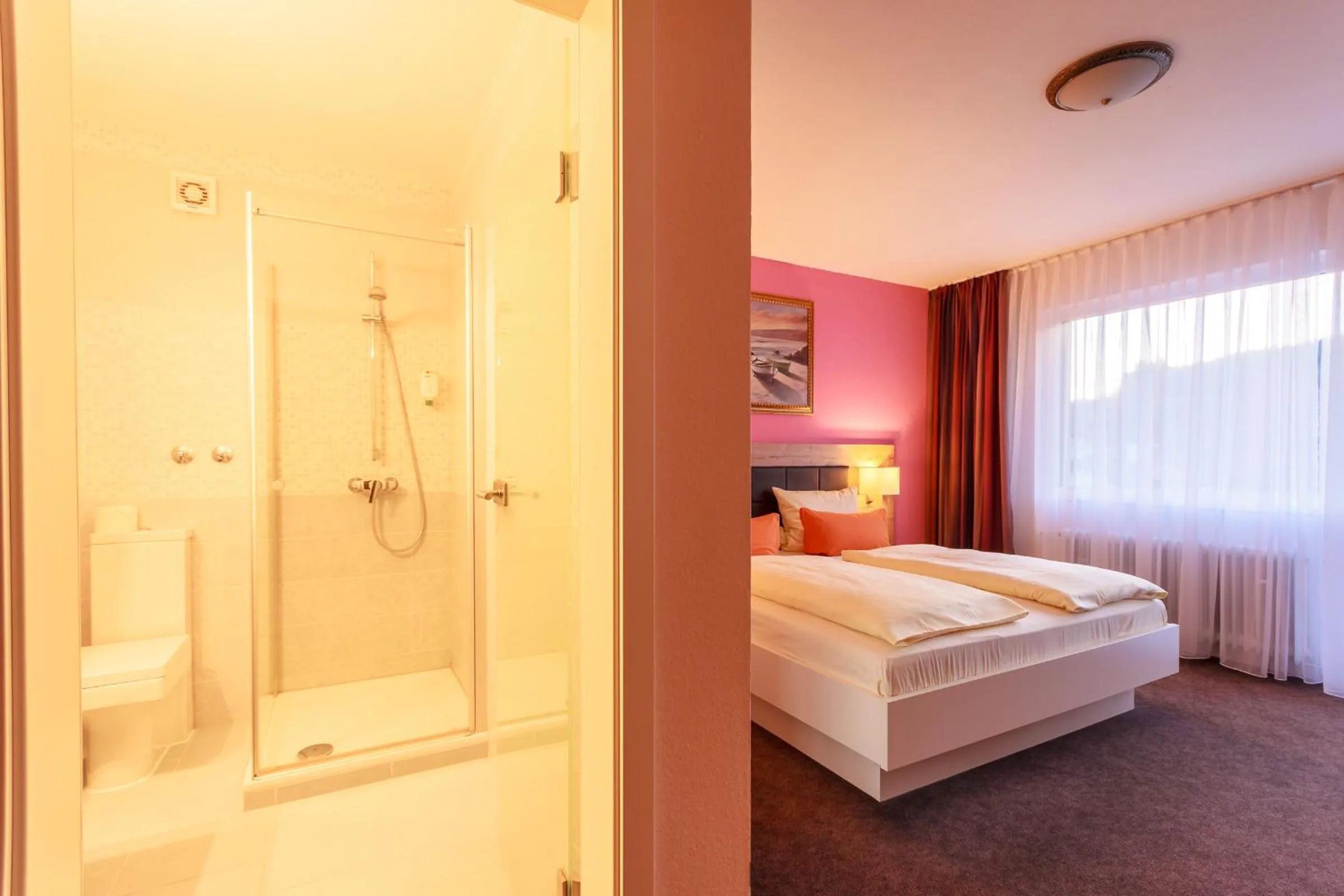 Bathroom, Bed in Schwarzwaldhotel Sonne