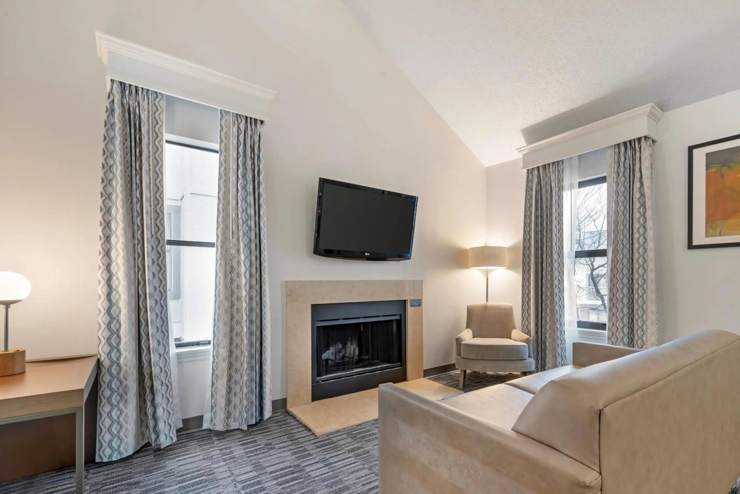 Bedroom in MainStay Suites St Louis - Galleria