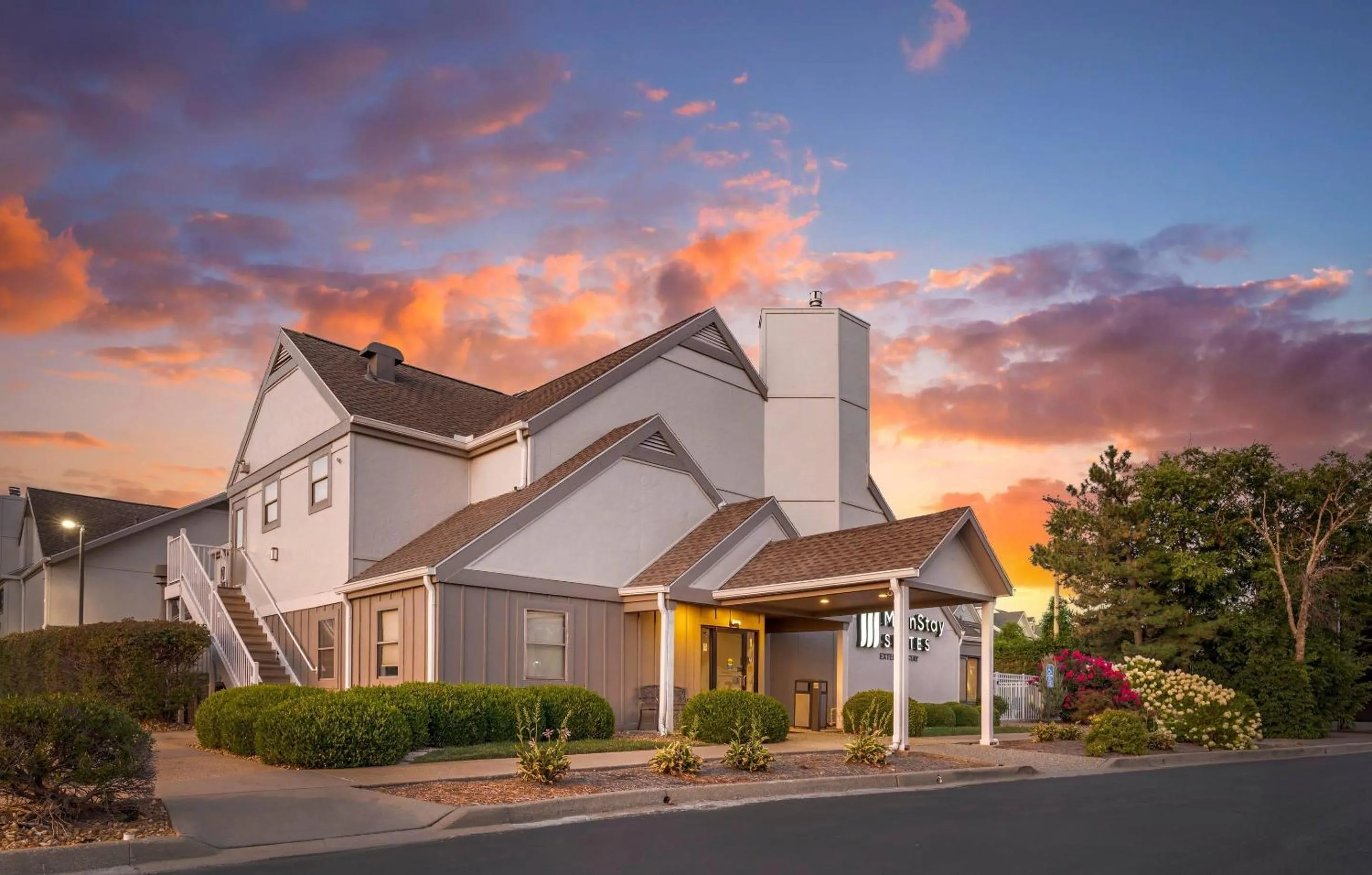 Property building in MainStay Suites St Louis - Galleria