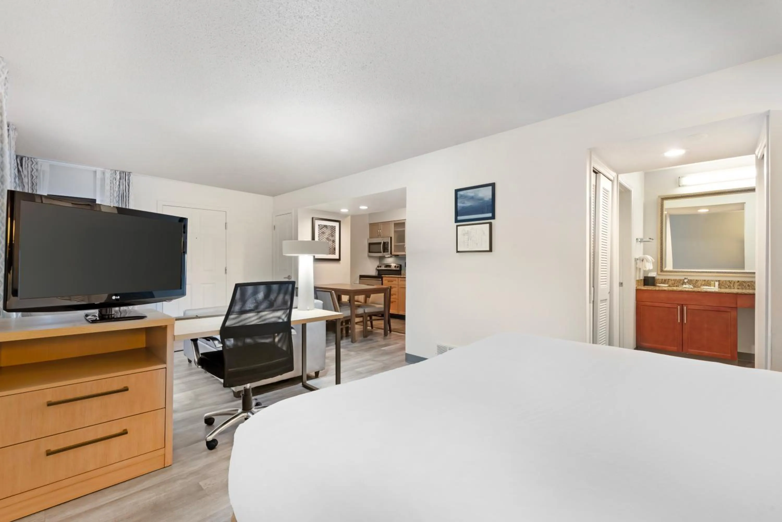 Bedroom in MainStay Suites St Louis - Galleria