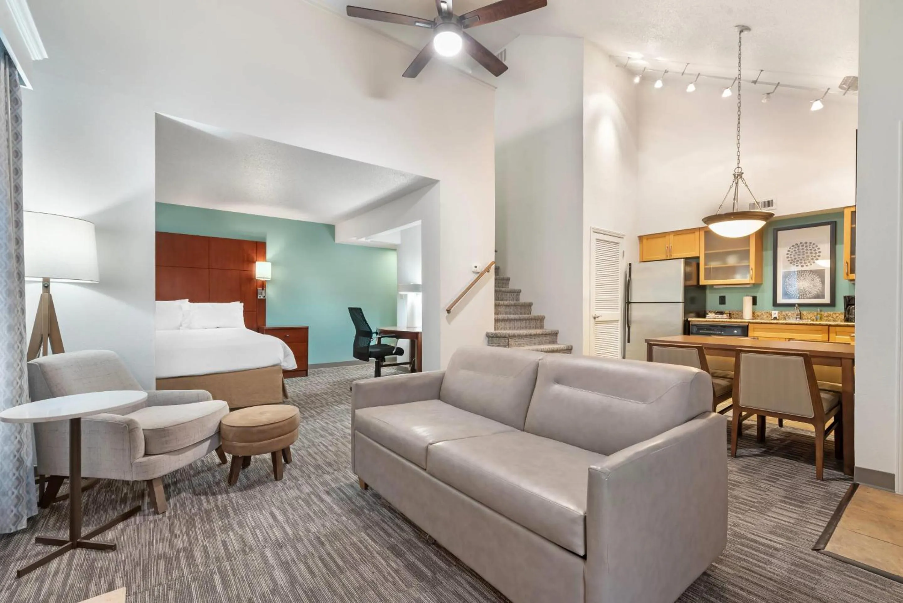 Bedroom in MainStay Suites St Louis - Galleria