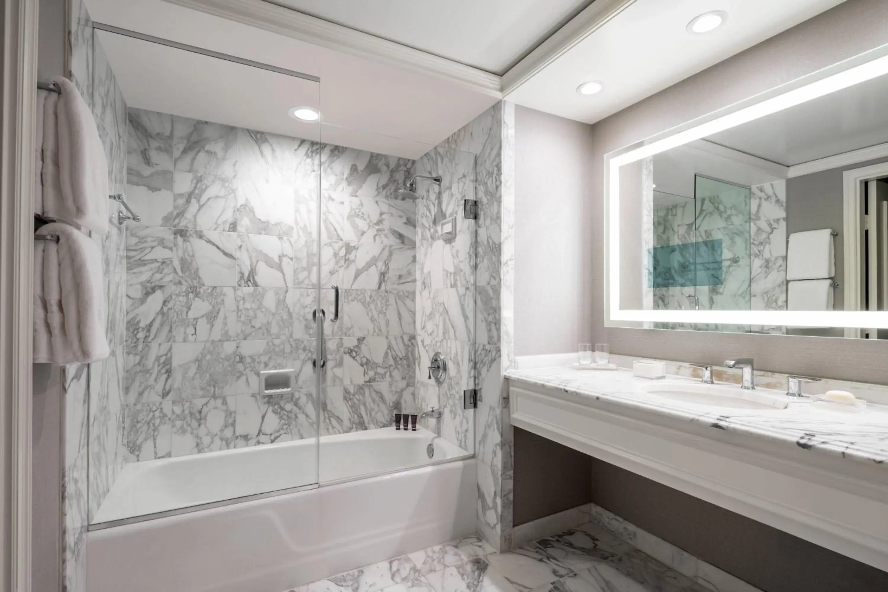 Guest room, Queen in The Ritz-Carlton, St. Louis Guest room, Queen in The Ritz-Carlton, St. Louis