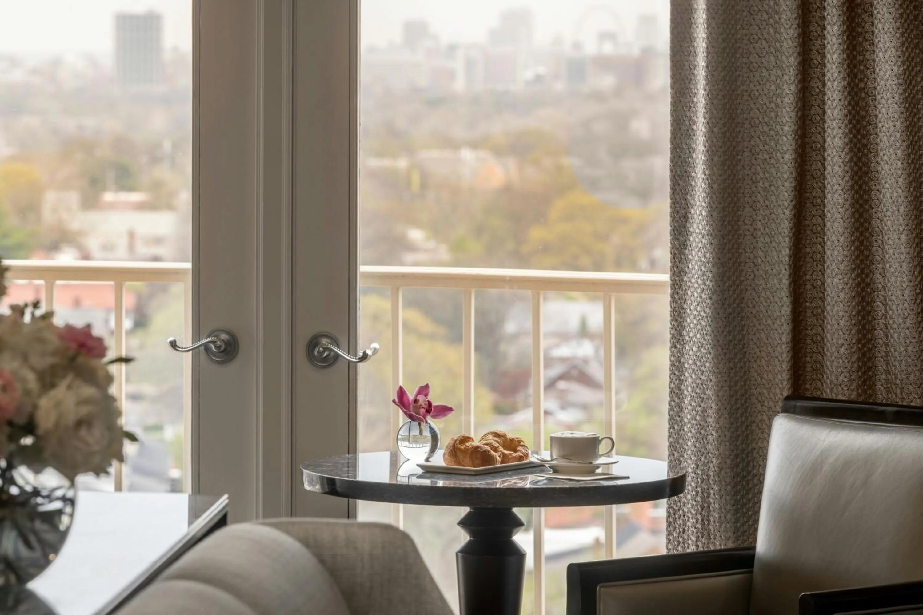 Lounge or bar in The Ritz-Carlton, St. Louis