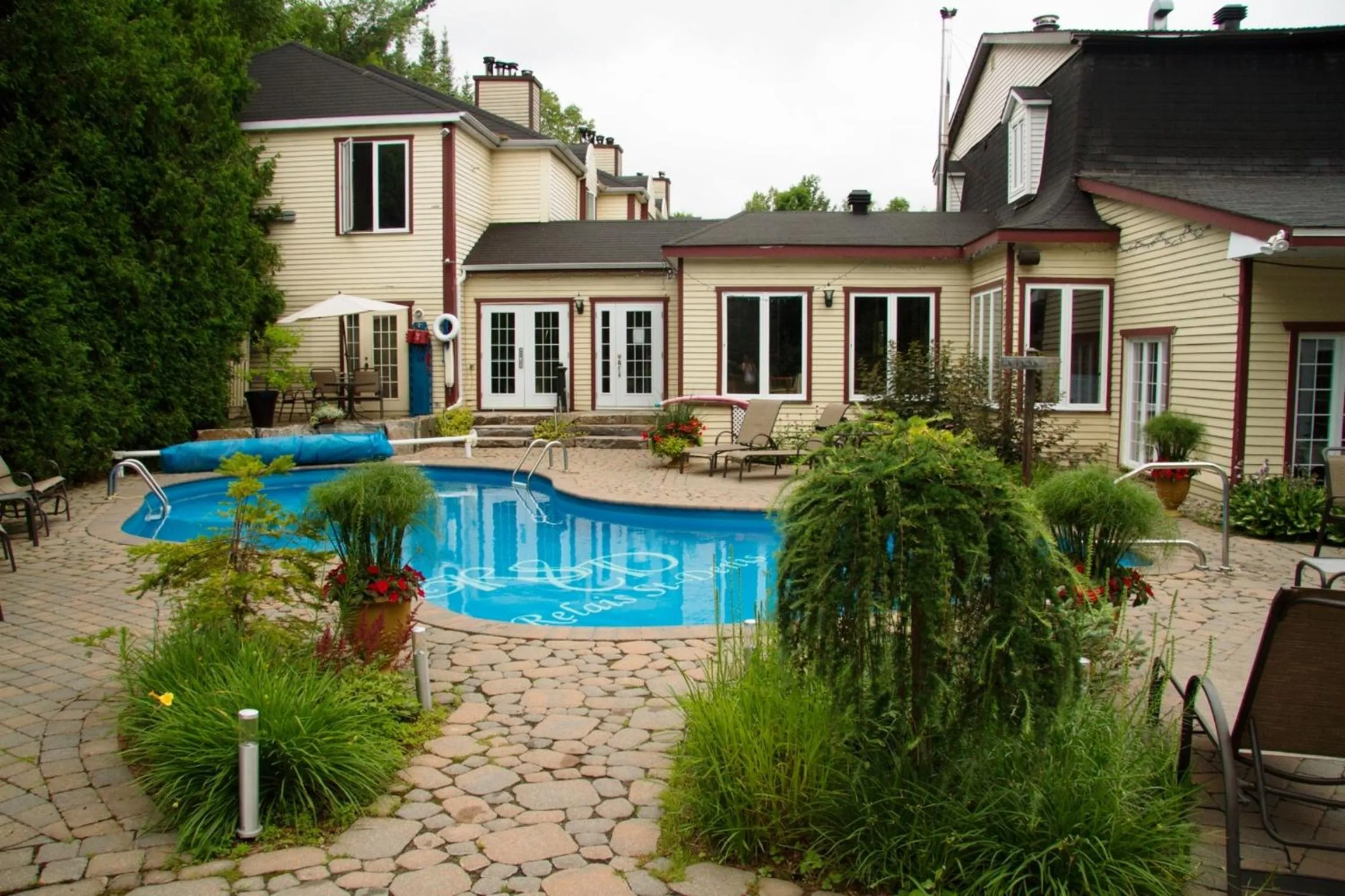 Facade/entrance in Relais St-Denis