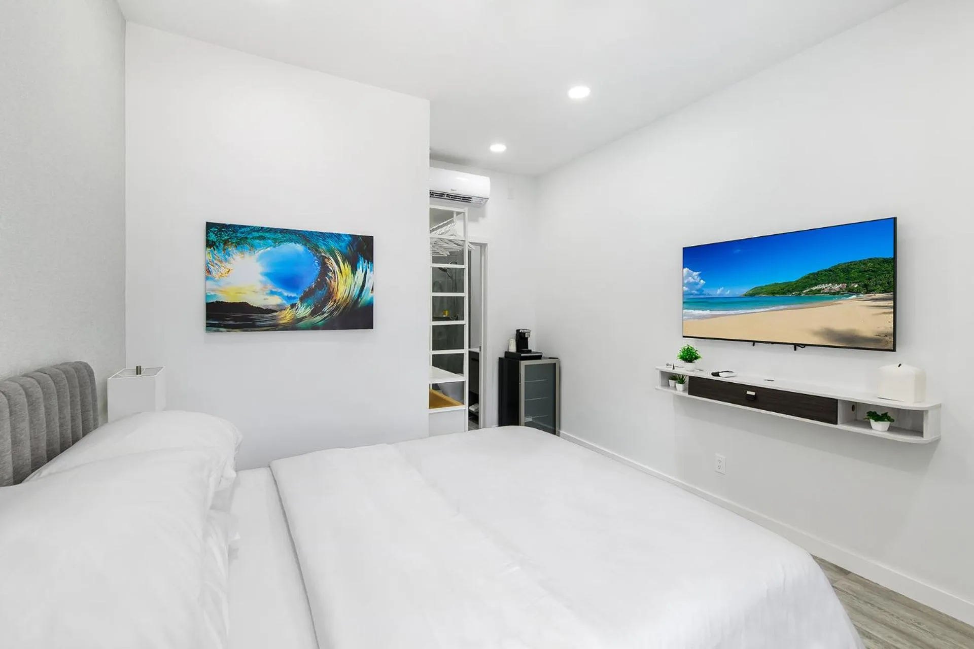 Bed in The Hotel Deauville