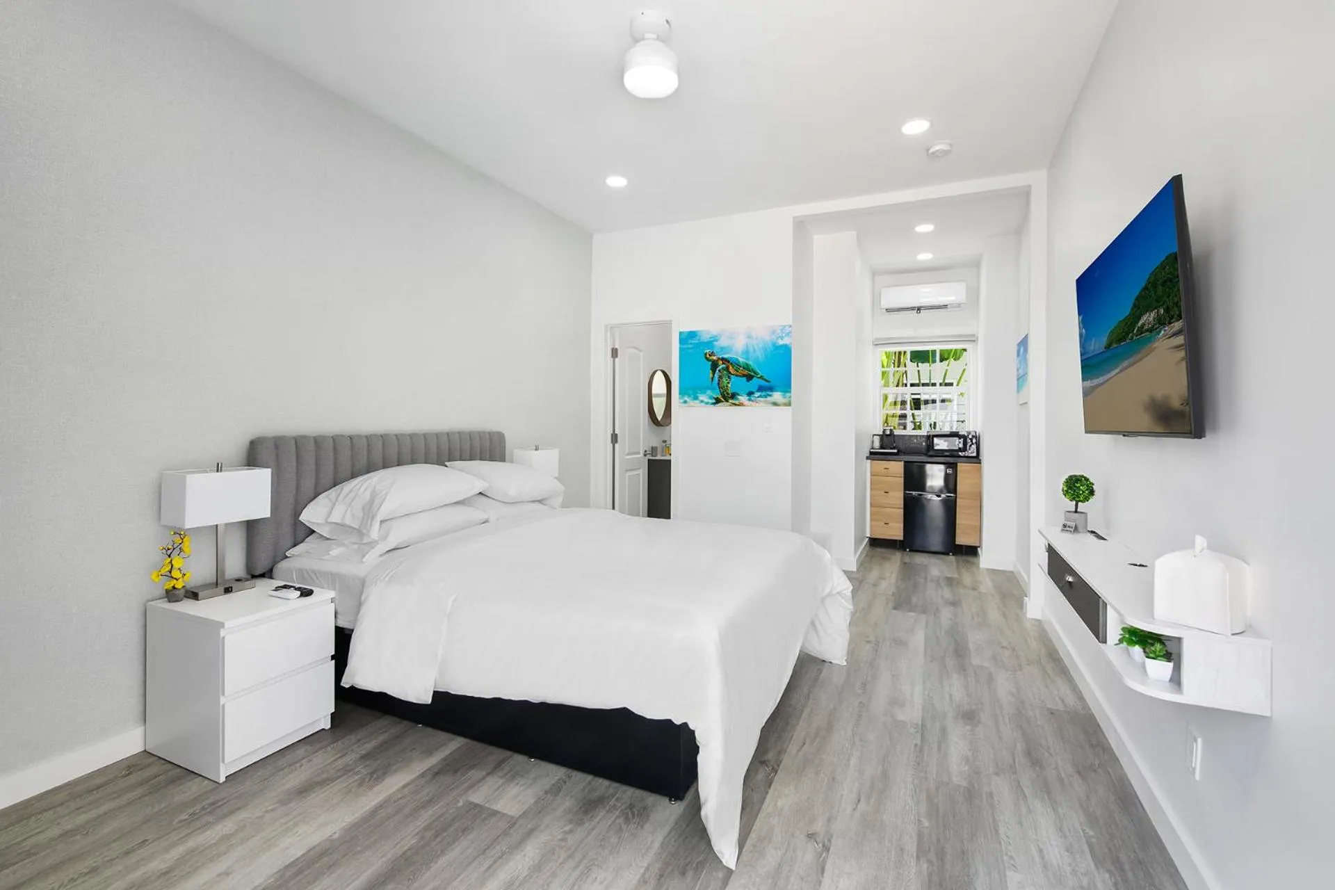 Bed in The Hotel Deauville