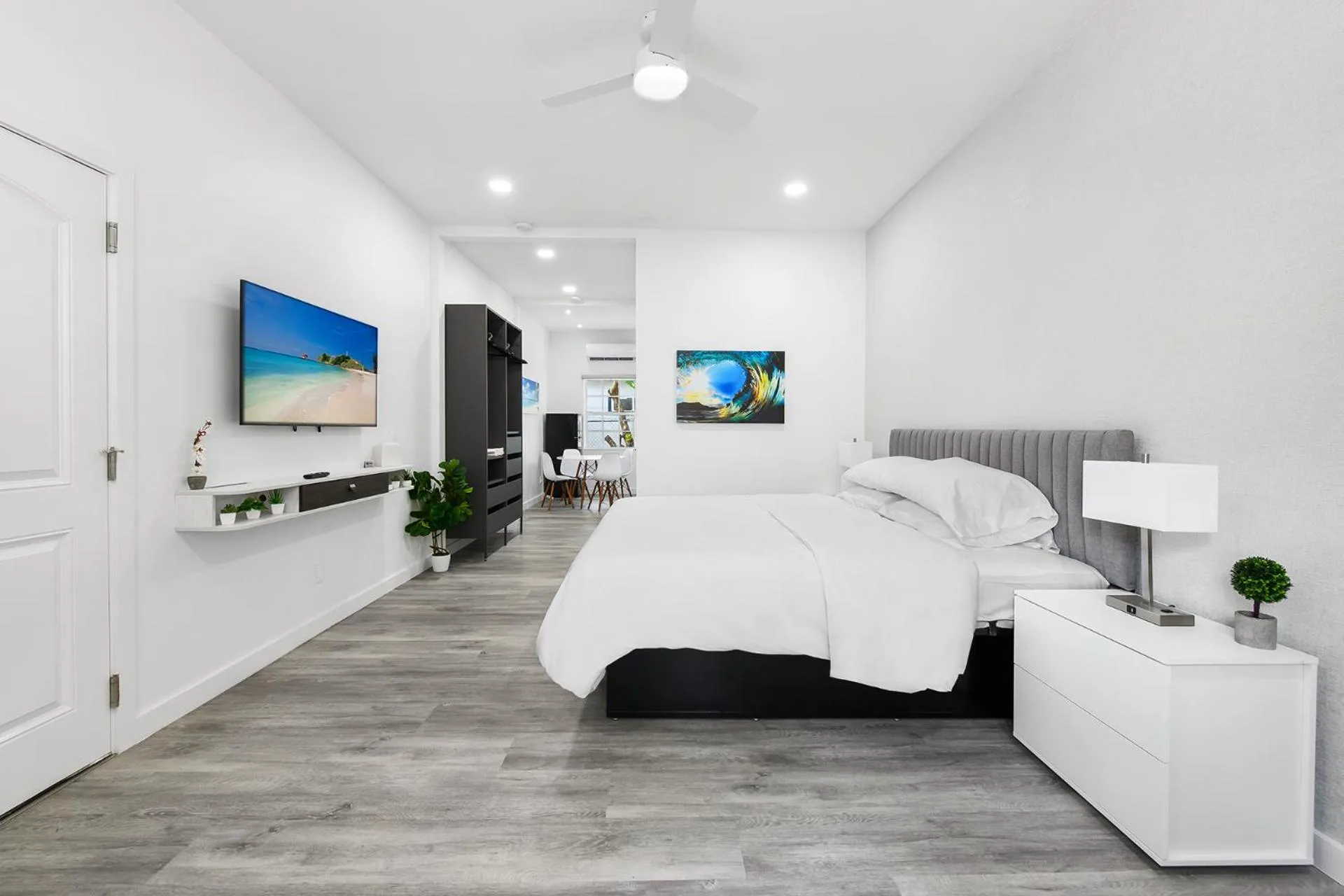 Bed in The Hotel Deauville