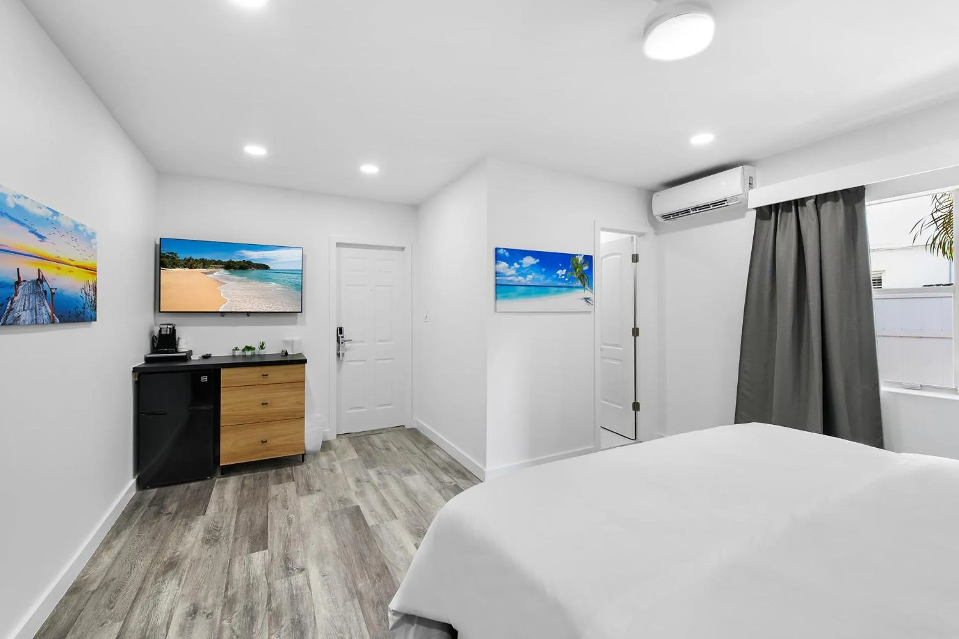 Bed in The Hotel Deauville