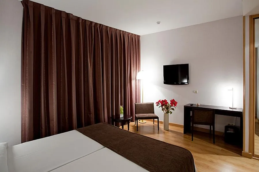 TV and multimedia, Bed in Hostal Carlos III