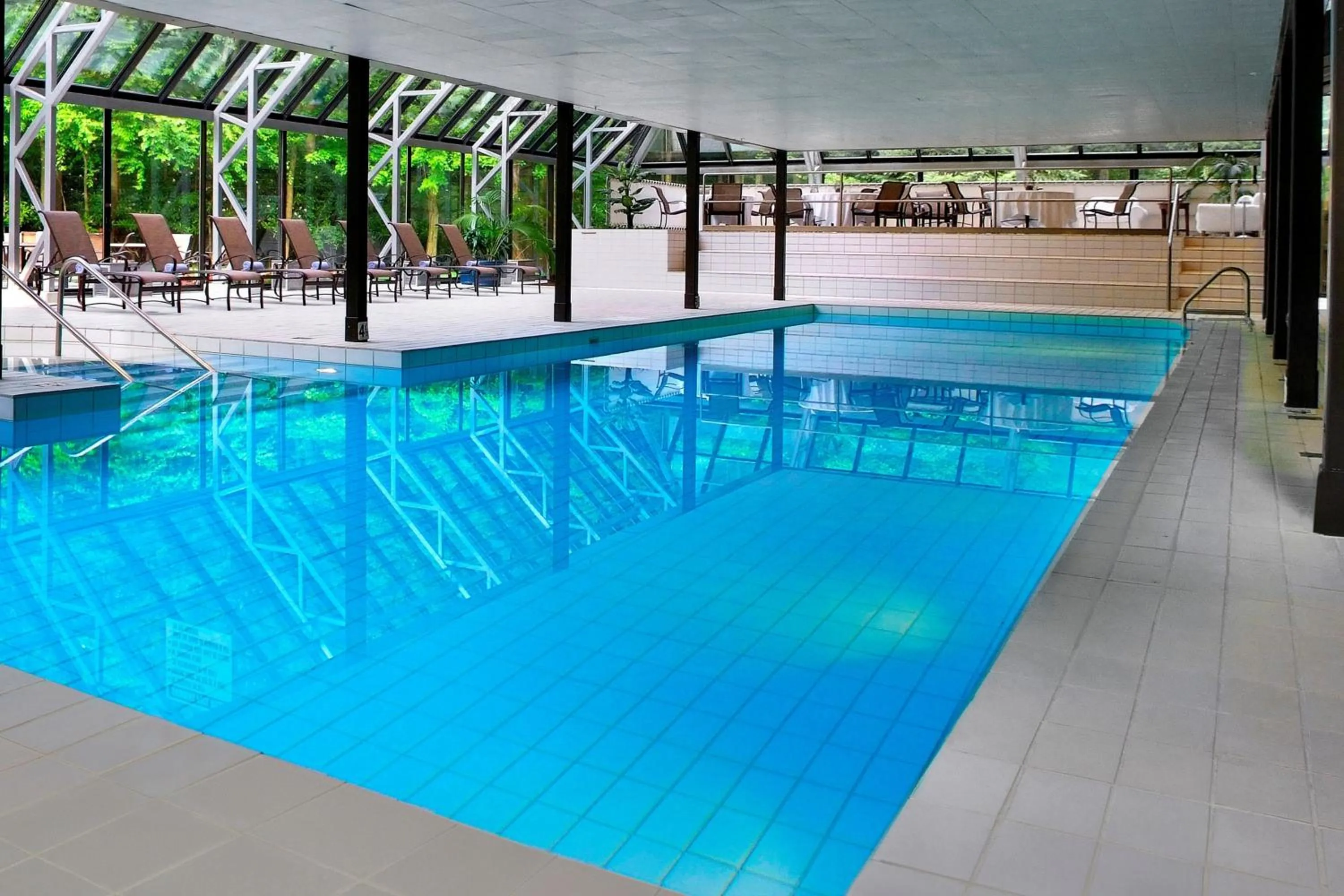 Swimming pool in Princeton Marriott at Forrestal