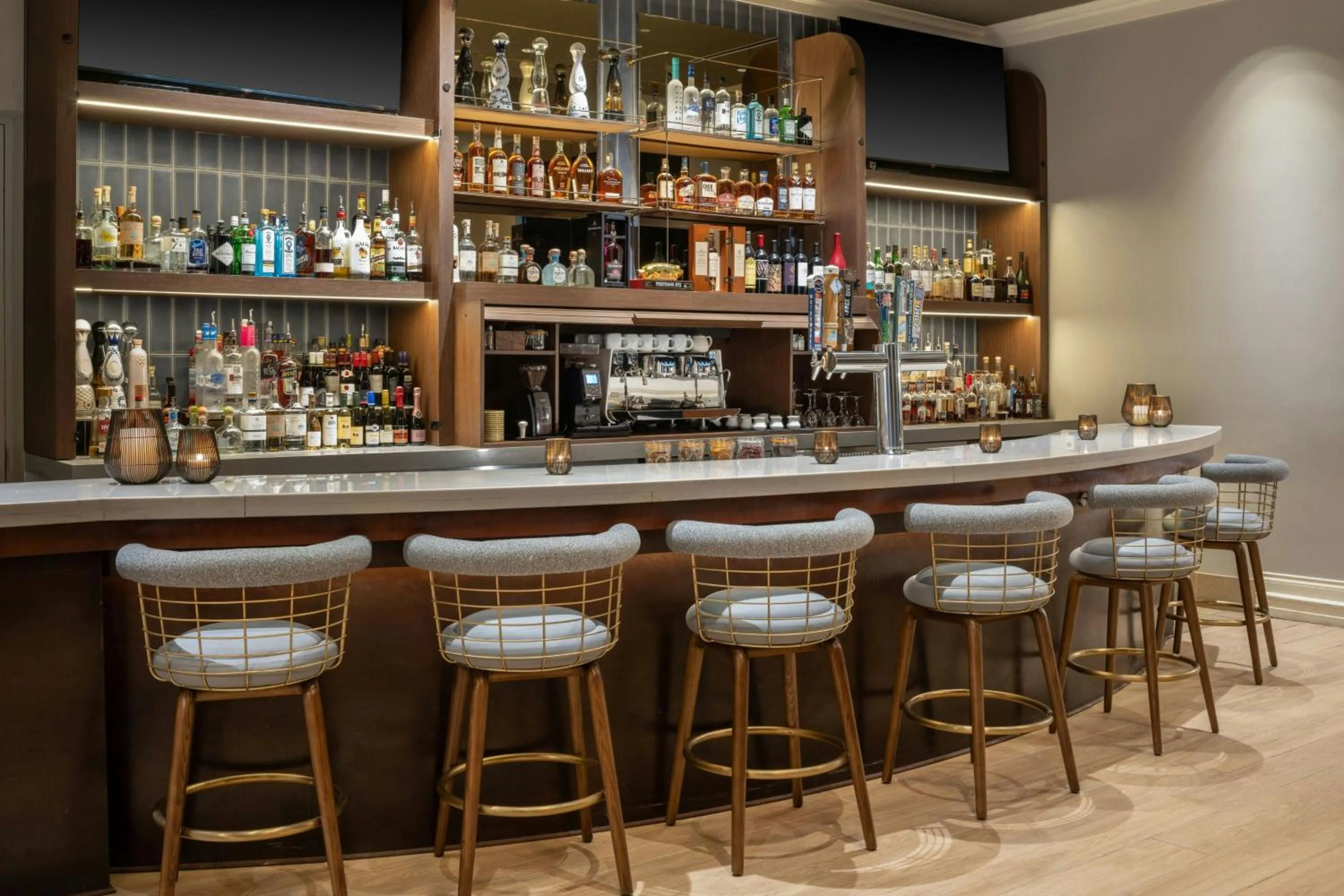 Lounge or bar in Renaissance Tampa International Plaza Hotel