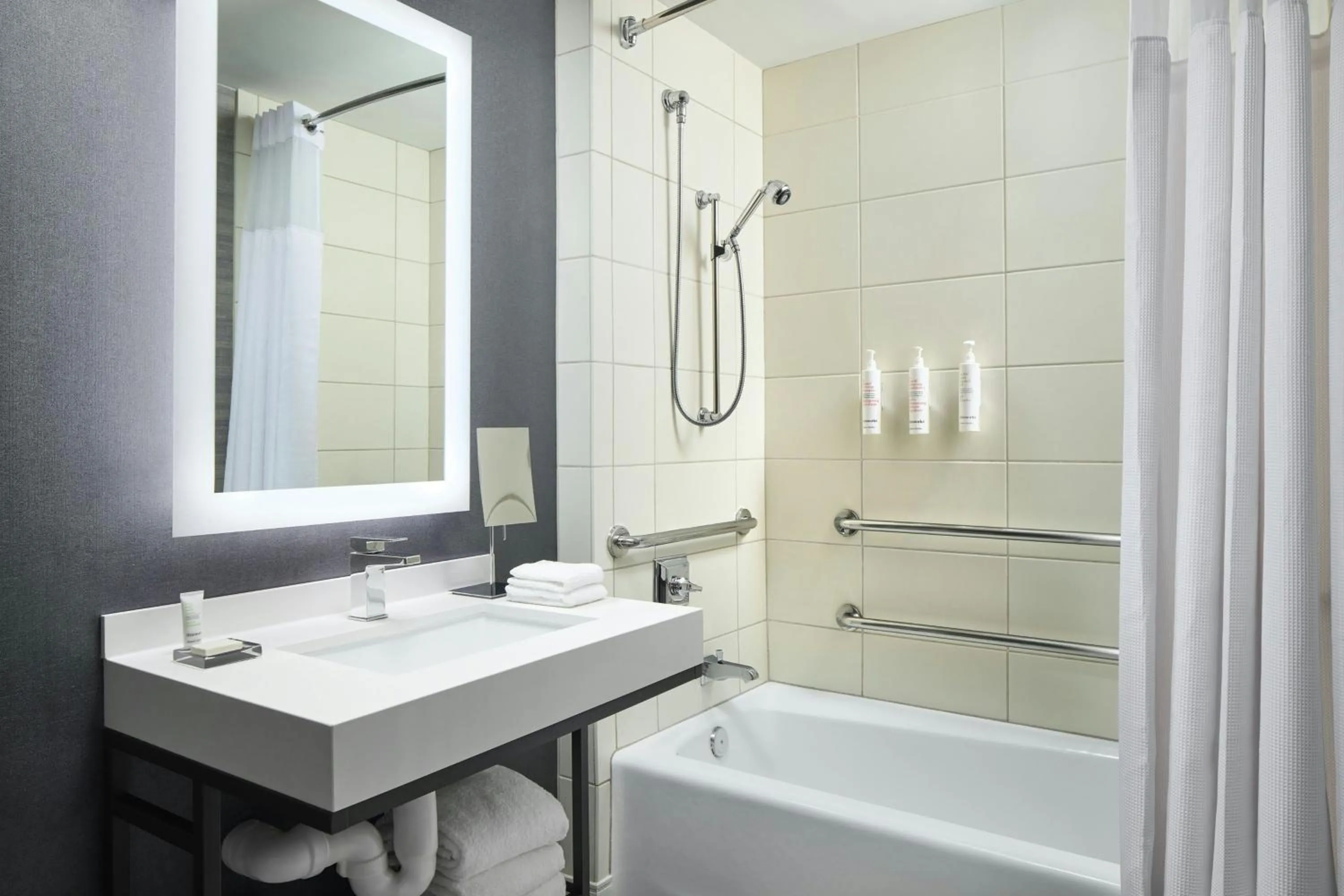 Bathroom in Bethesda North Marriott Hotel & Conference Center