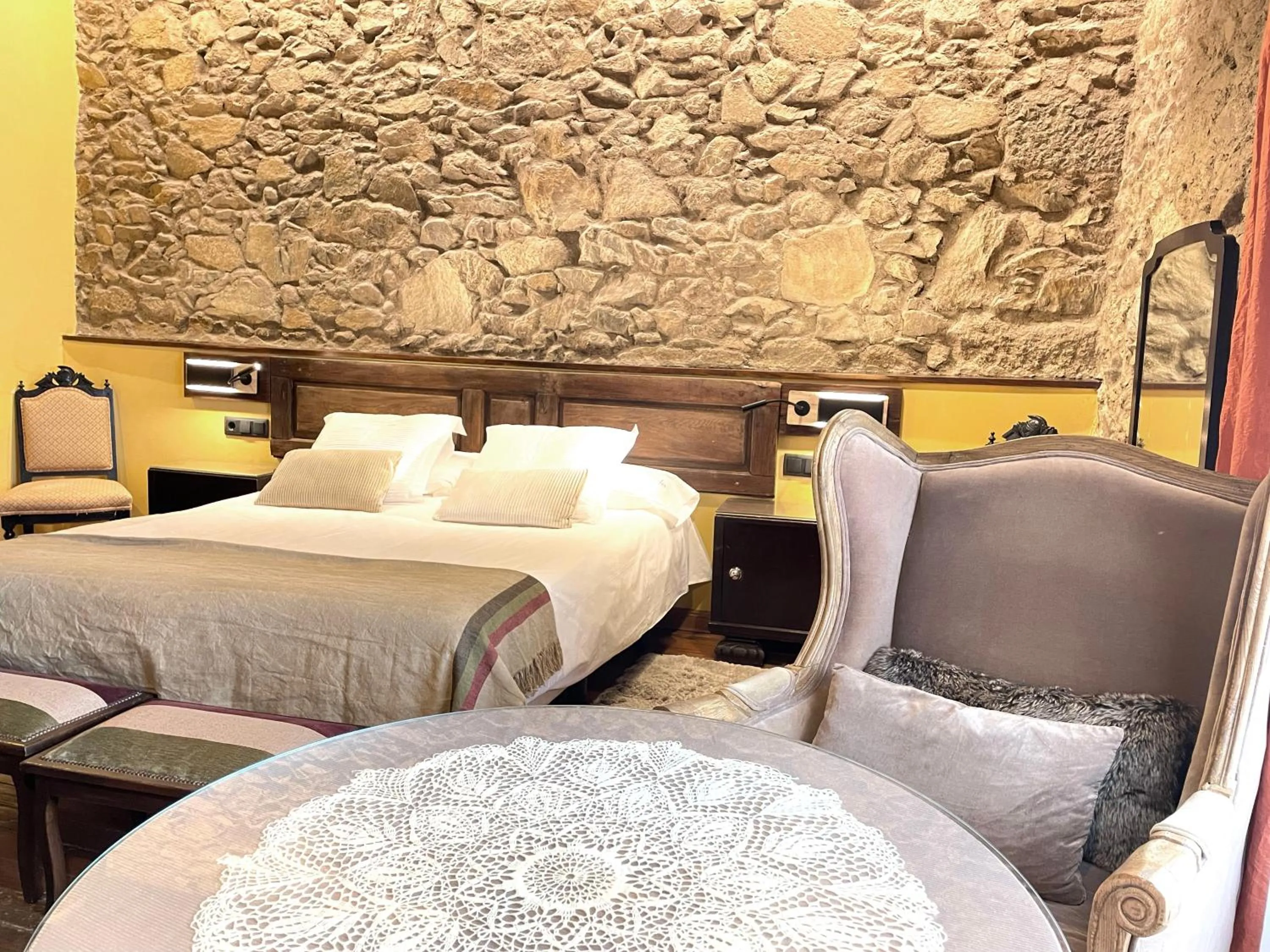 Photo of the whole room, Bed in El Jardín del Convento, Casa Rural