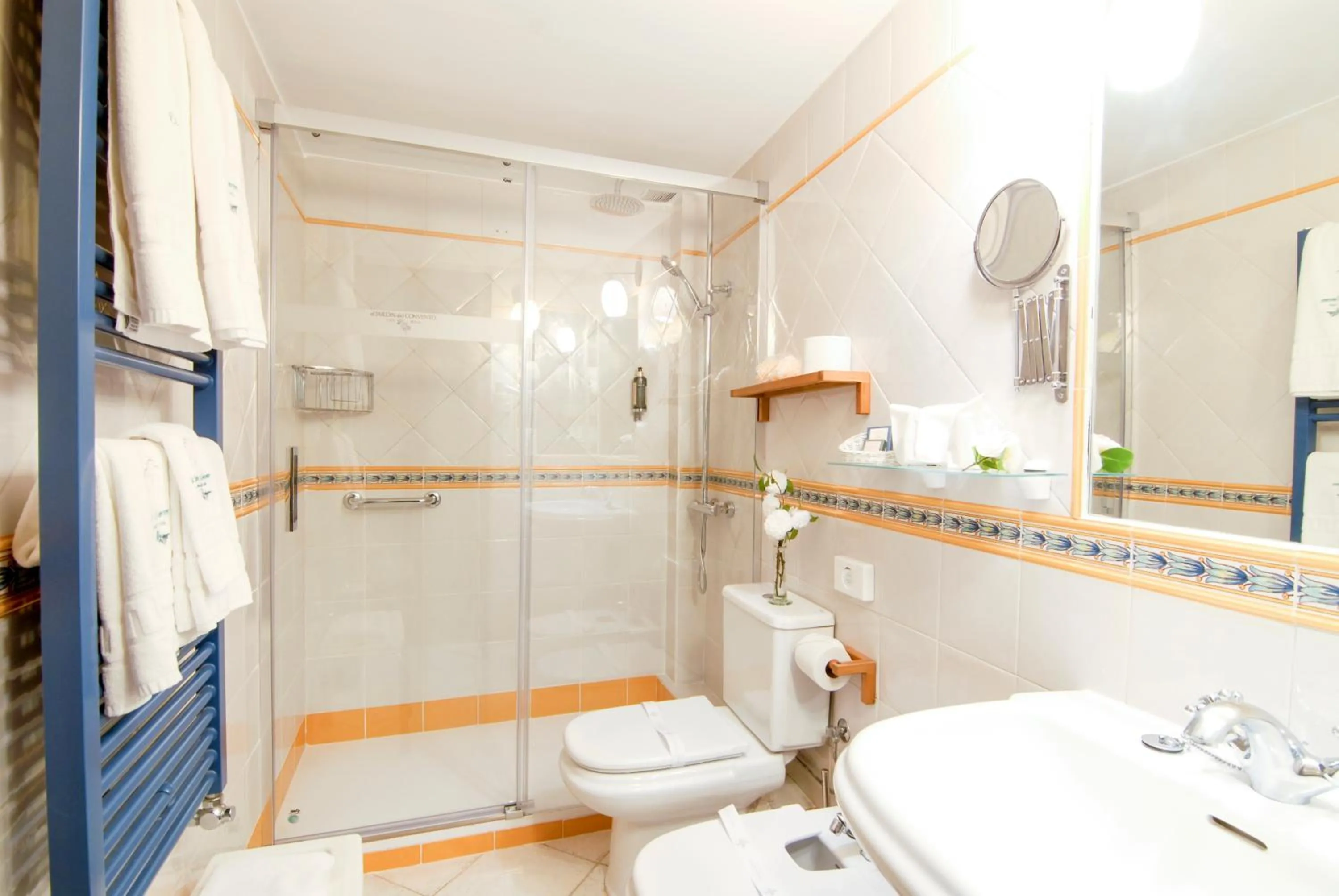 Bathroom in El Jardín del Convento, Casa Rural