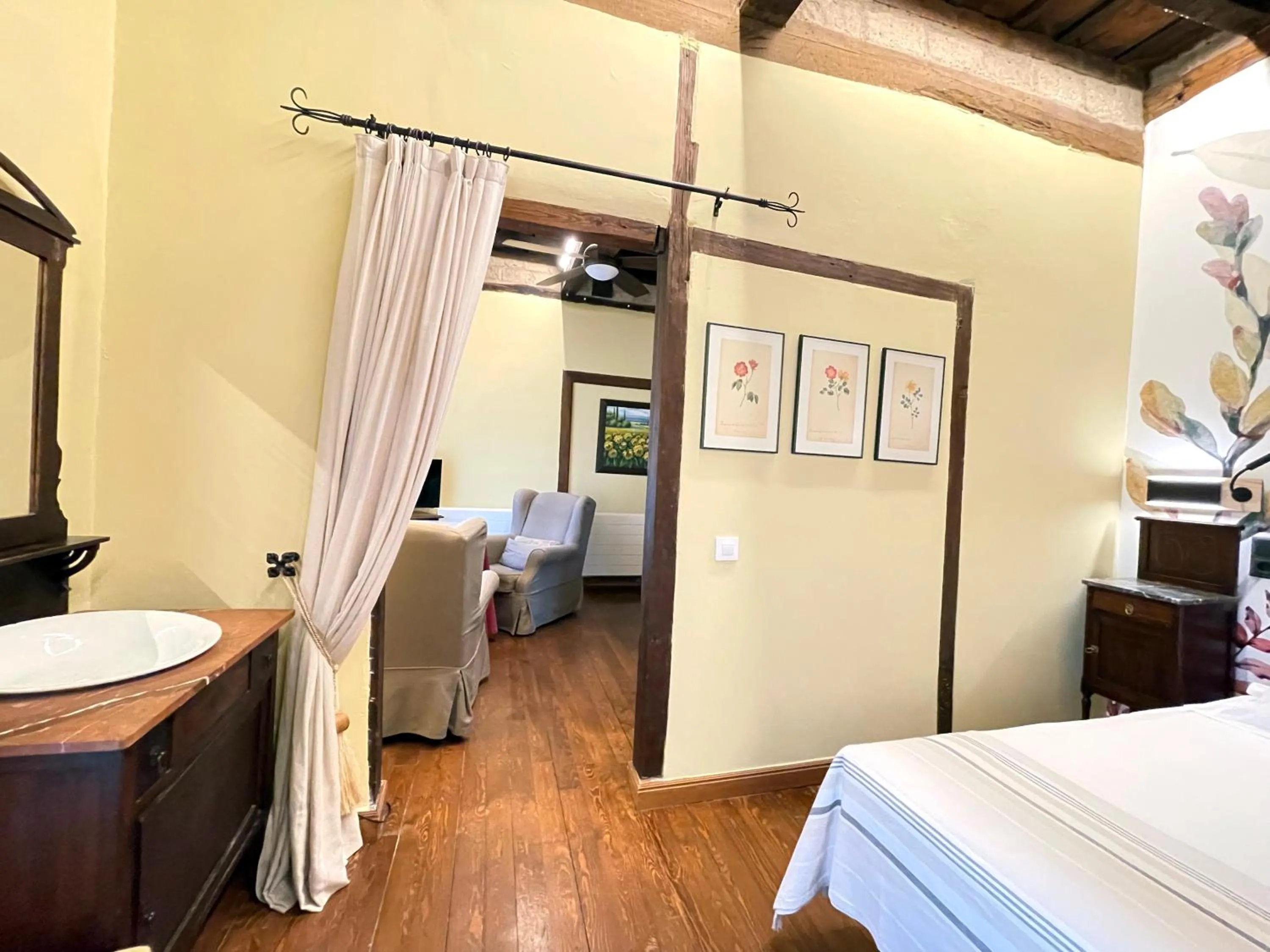 Photo of the whole room, Bed in El Jardín del Convento, Casa Rural