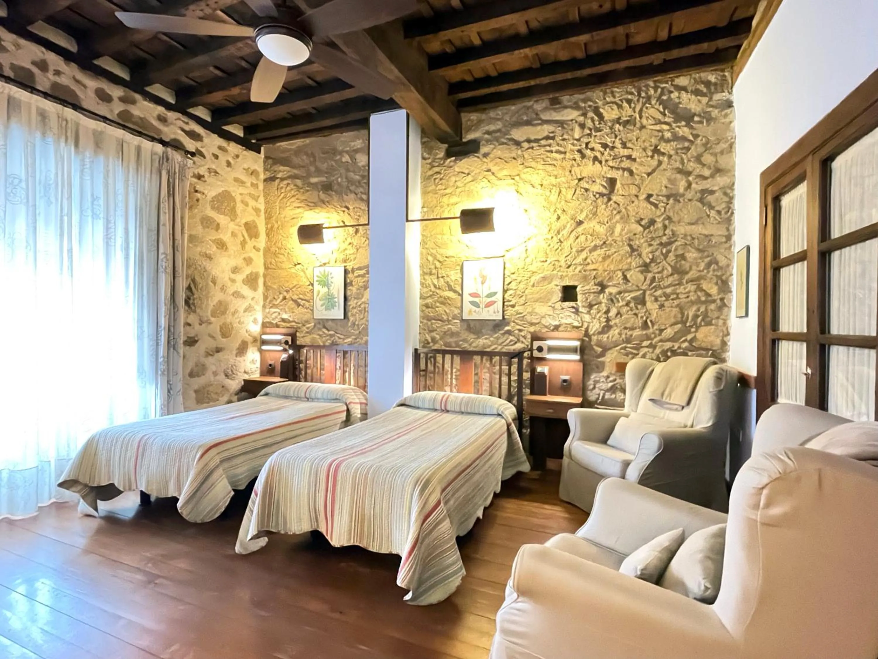 Photo of the whole room, Bed in El Jardín del Convento, Casa Rural