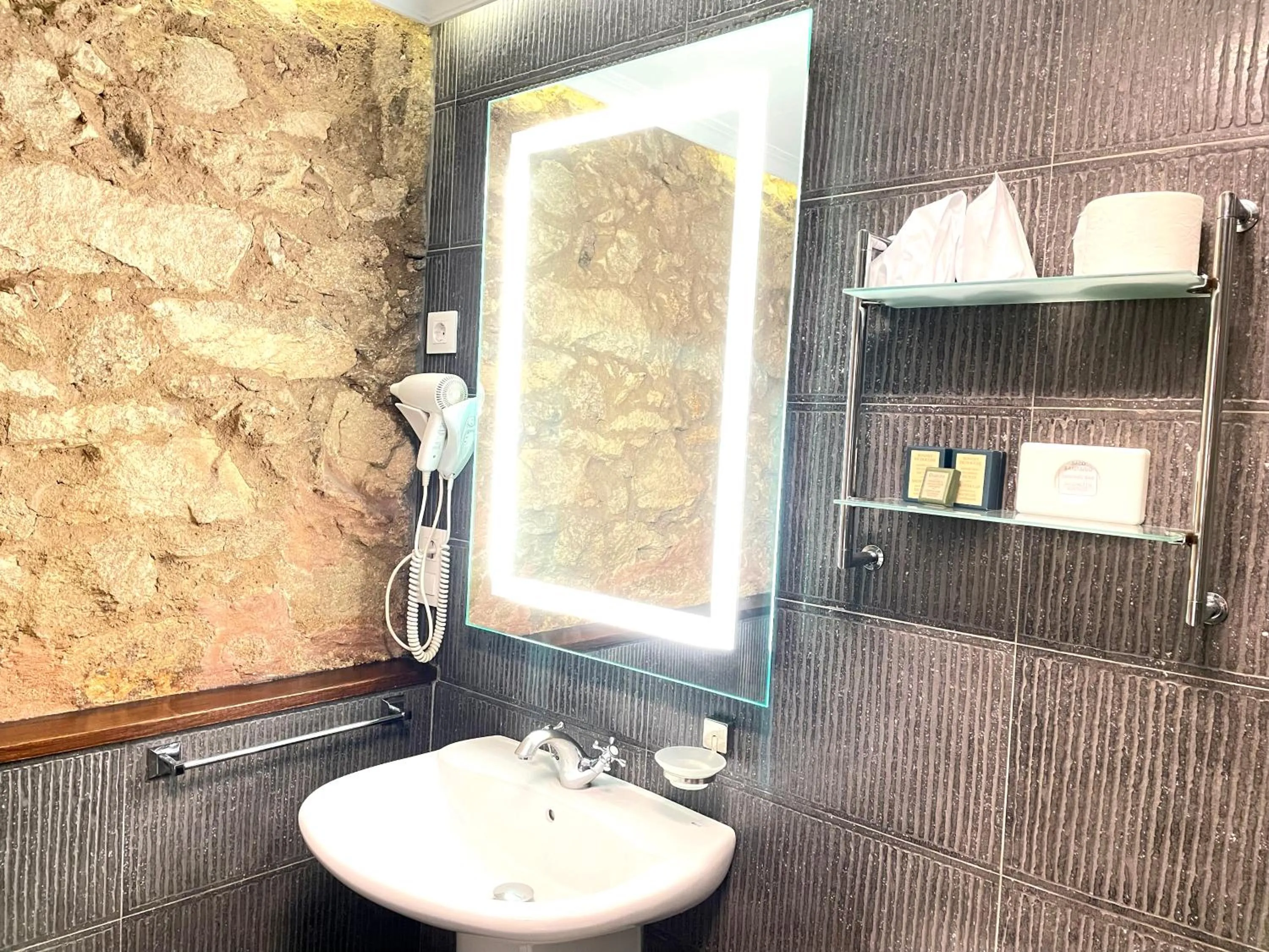 Bathroom in El Jardín del Convento, Casa Rural