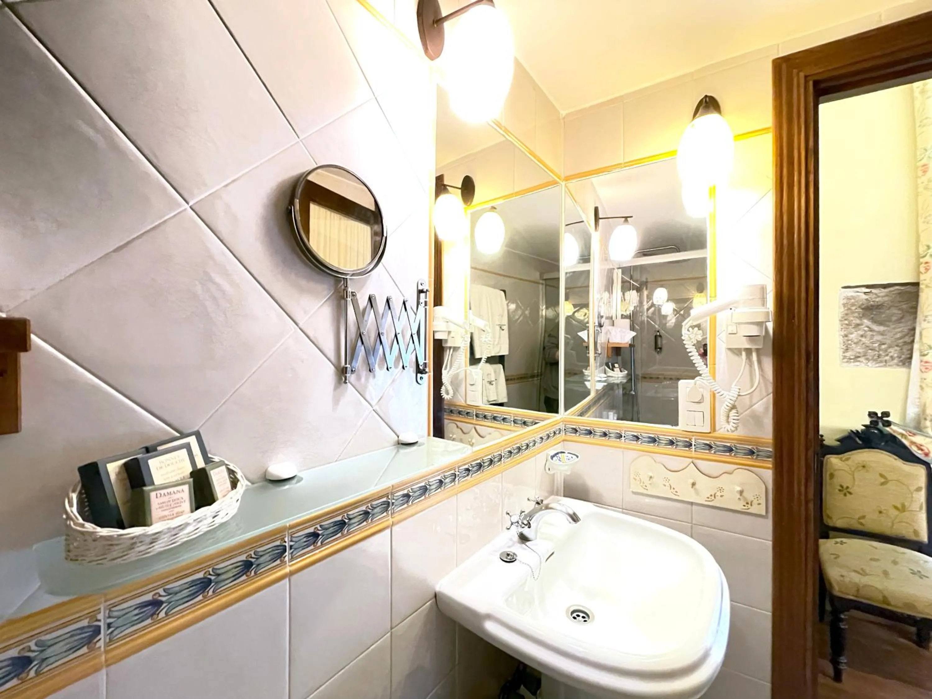 Bathroom in El Jardín del Convento, Casa Rural