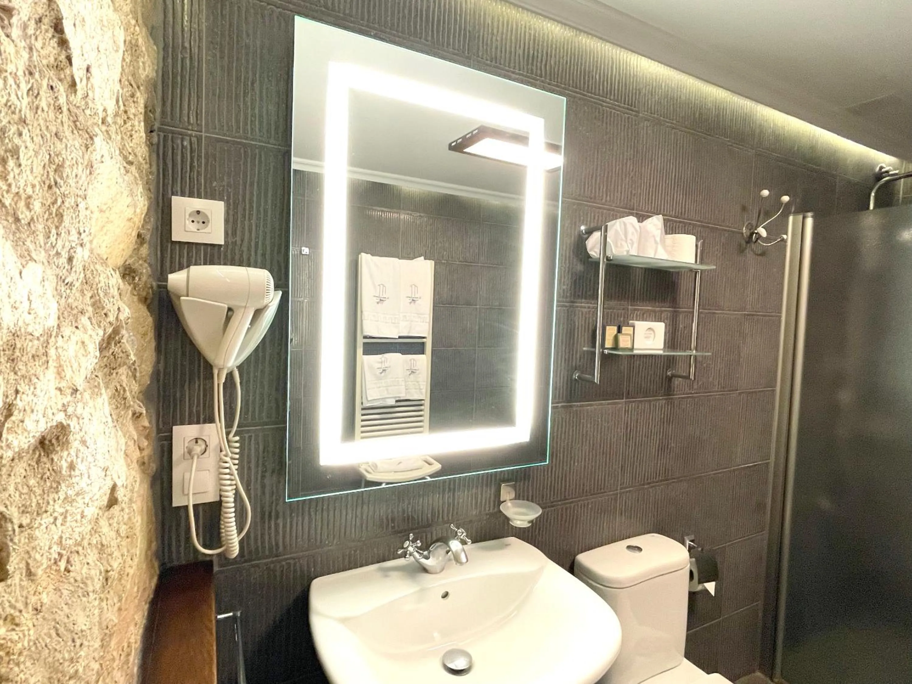 Bathroom in El Jardín del Convento, Casa Rural