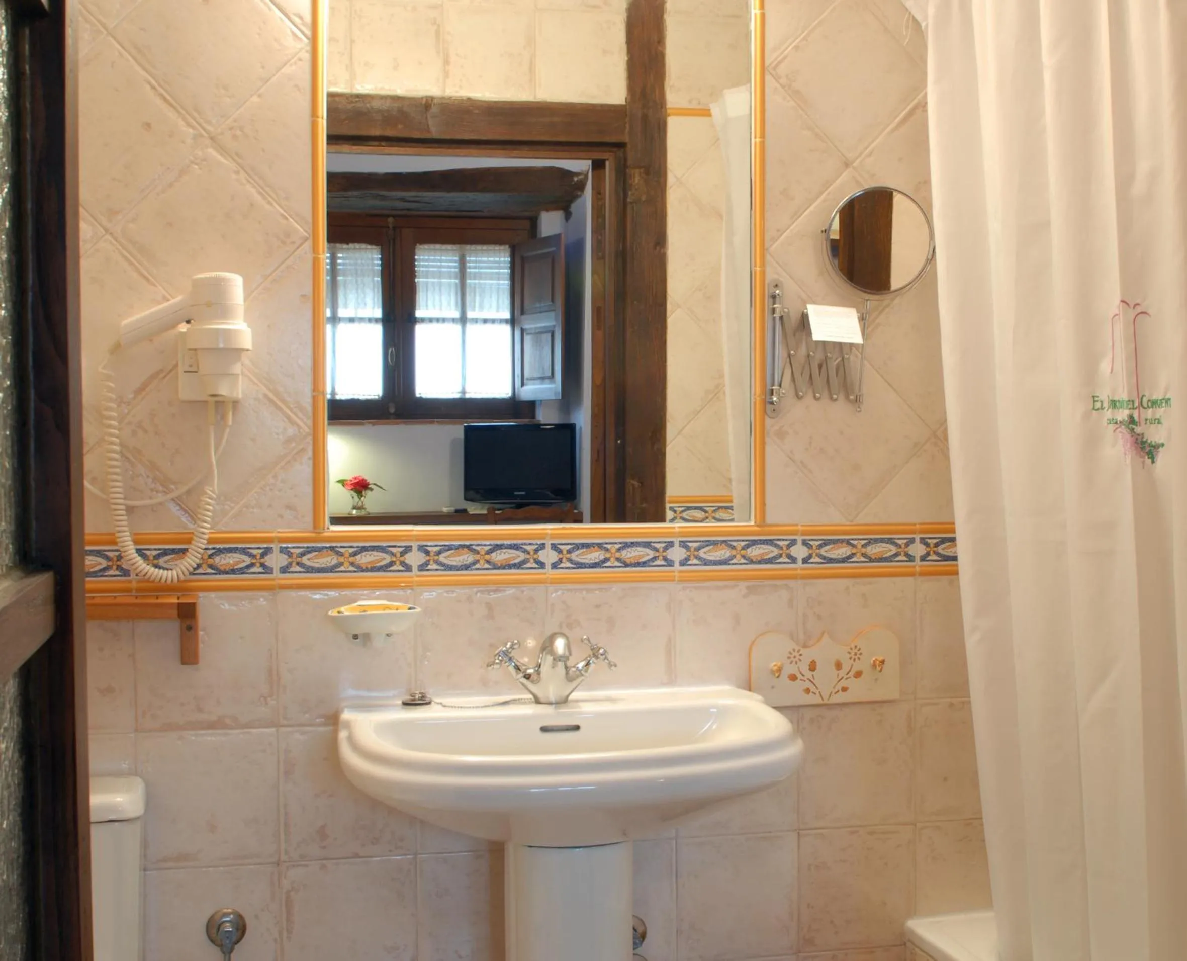 Bathroom in El Jardín del Convento, Casa Rural