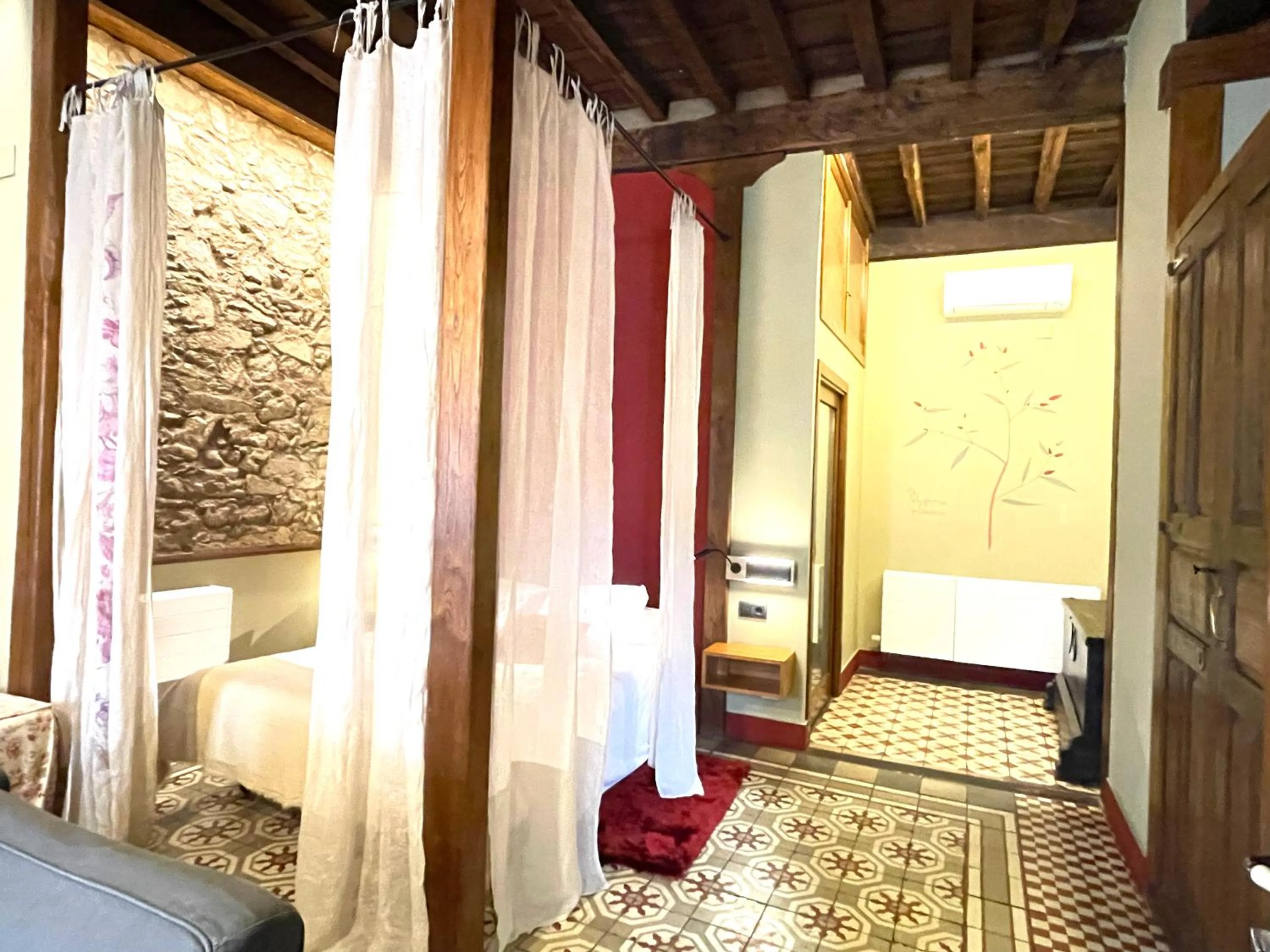 Photo of the whole room, Bed in El Jardín del Convento, Casa Rural