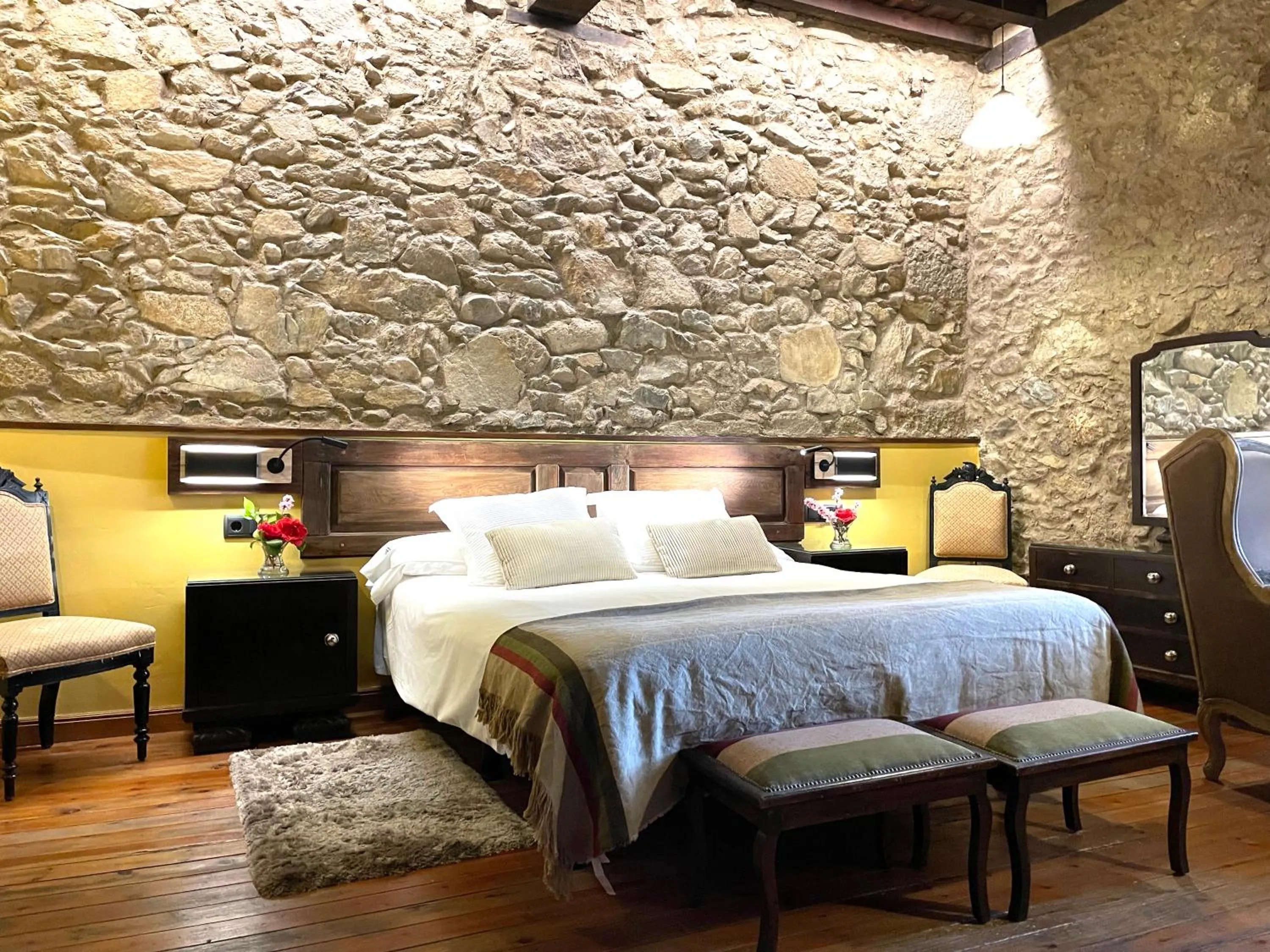Photo of the whole room, Bed in El Jardín del Convento, Casa Rural